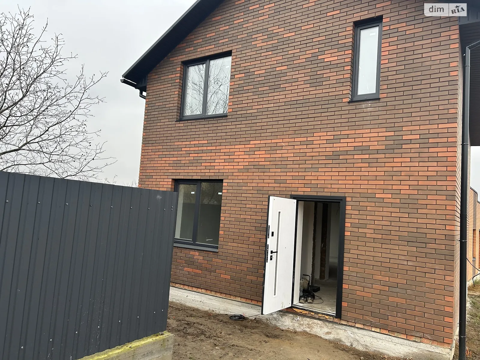 Продается дом на 2 этажа 105 кв. м с гаражом, цена: 88000 $ - фото 1