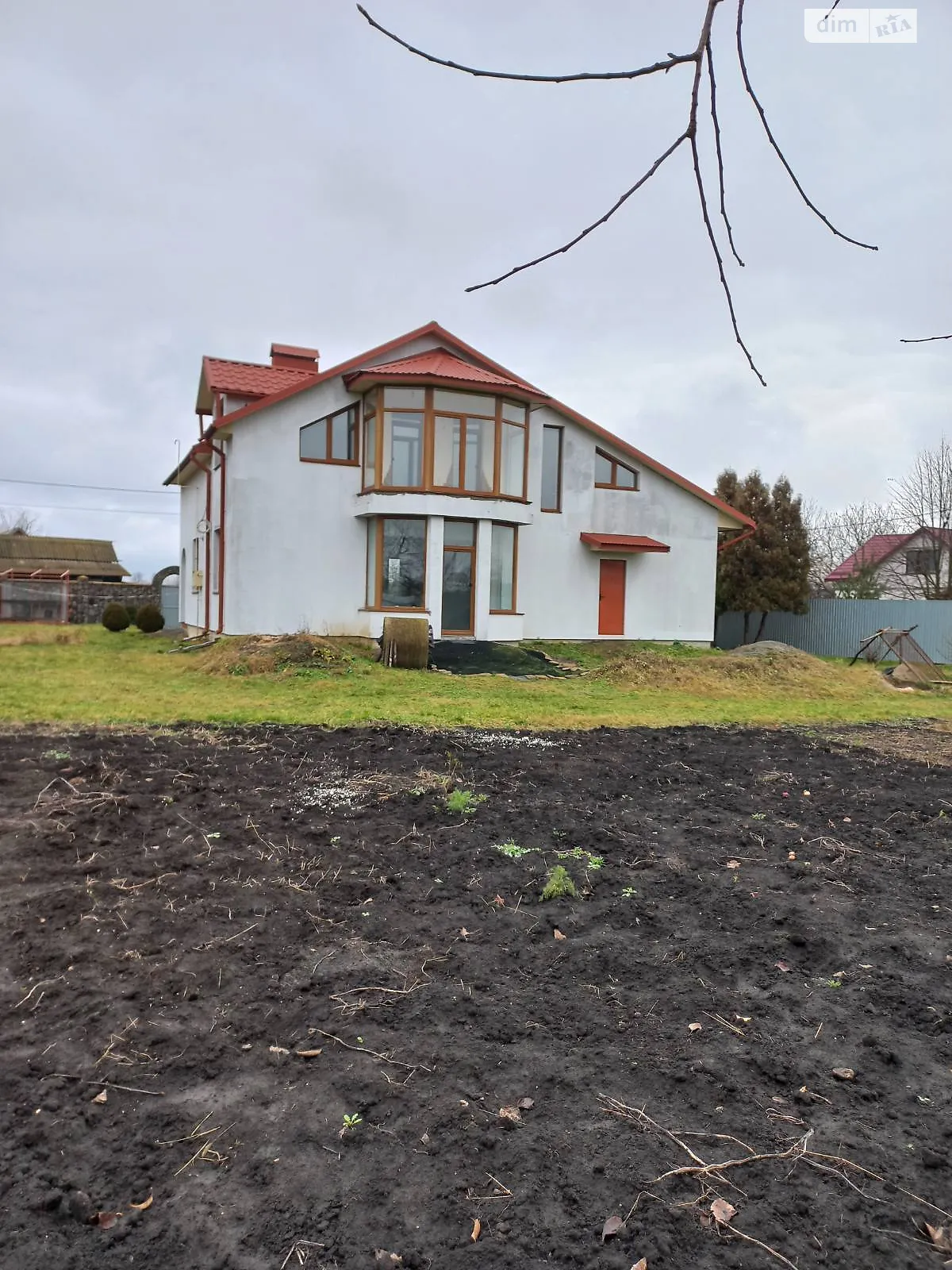 Продается дом на 2 этажа 232 кв. м с камином, цена: 140000 $ - фото 1