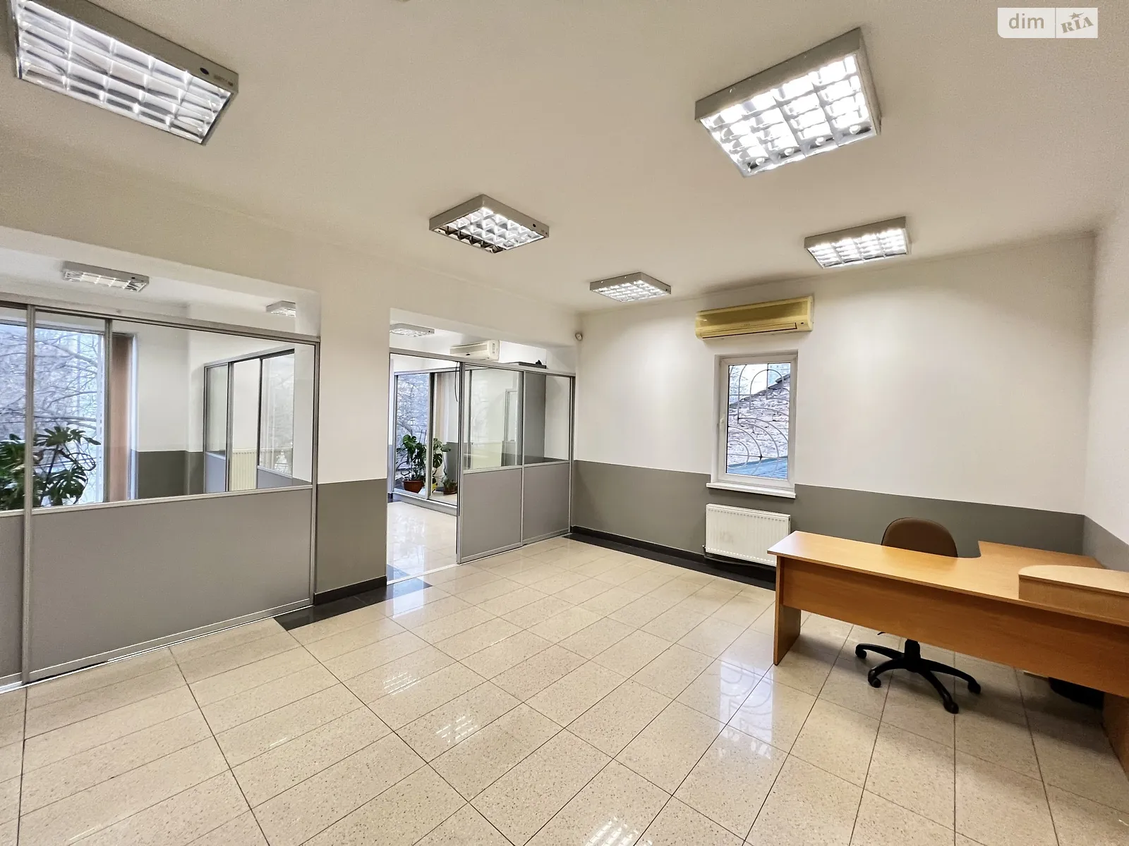 Сдается в аренду офис 100 кв. м в бизнес-центре, цена: 25000 грн - фото 1