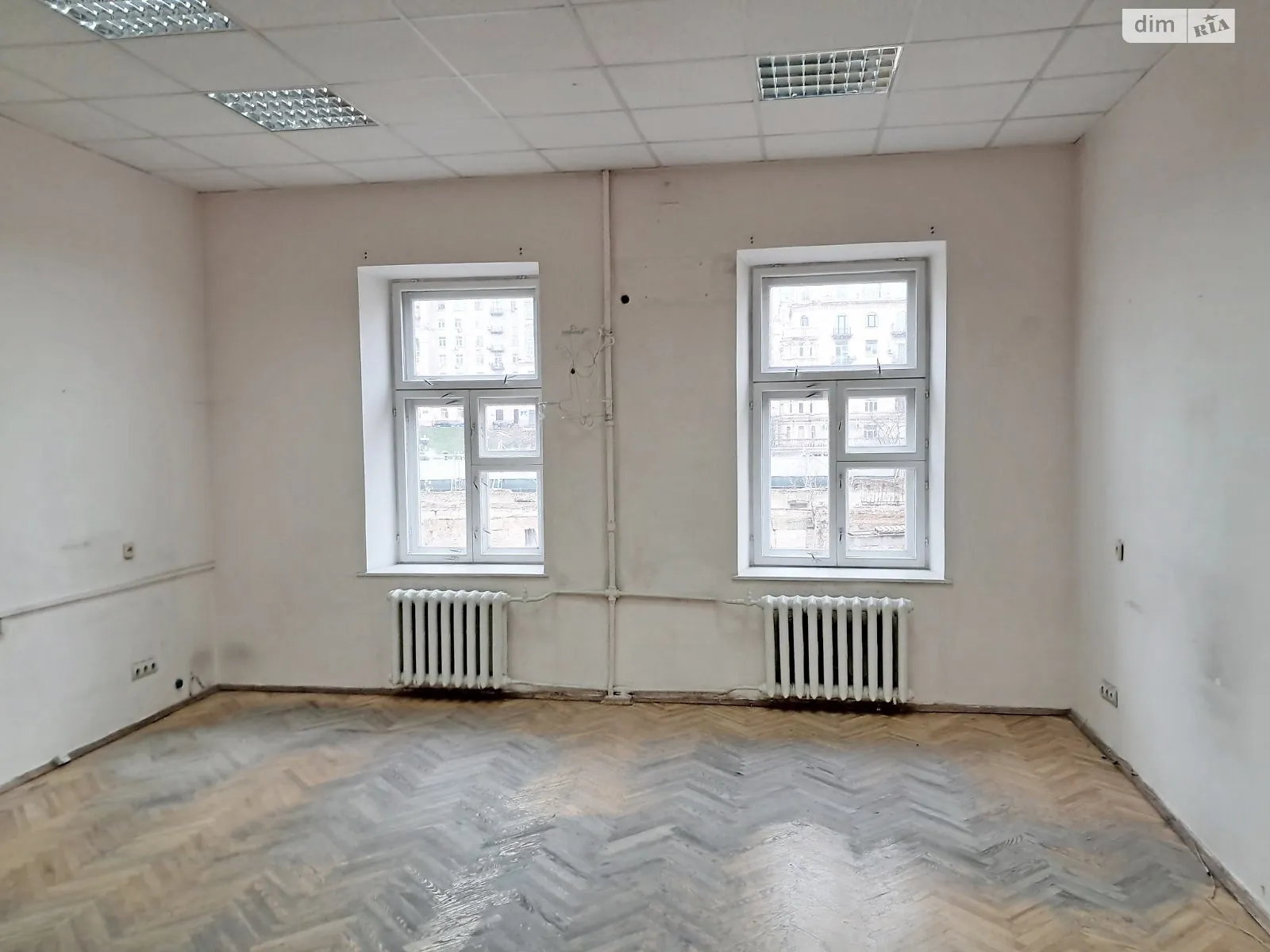 Сдается в аренду офис 68.8 кв. м в бизнес-центре, цена: 24100 грн - фото 1