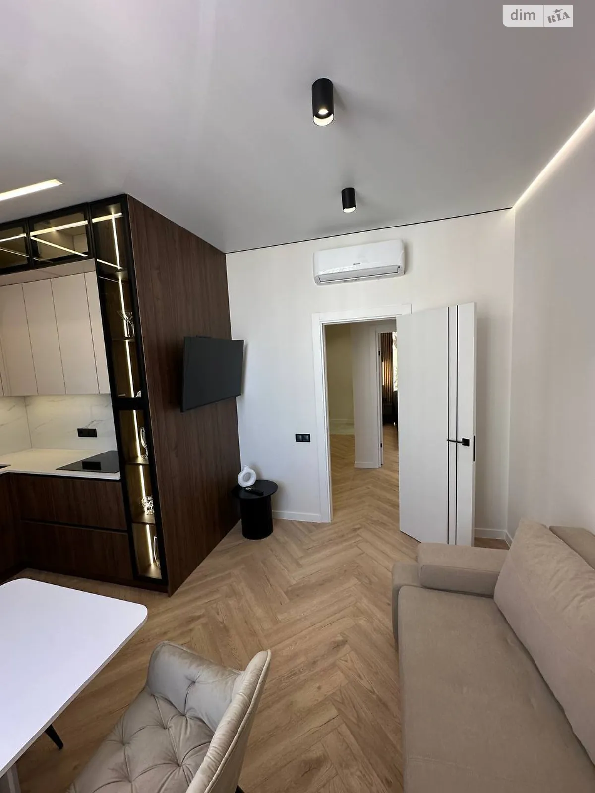 Продается 2-комнатная квартира 60 кв. м в Одессе, ул. Краснова, 63 - фото 1