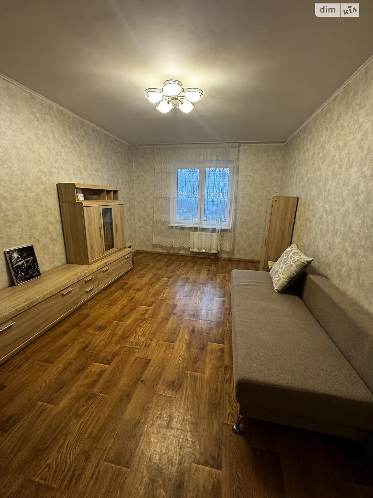 Сдается в аренду 1-комнатная квартира 43 кв. м в, цена: 250 $ - фото 1
