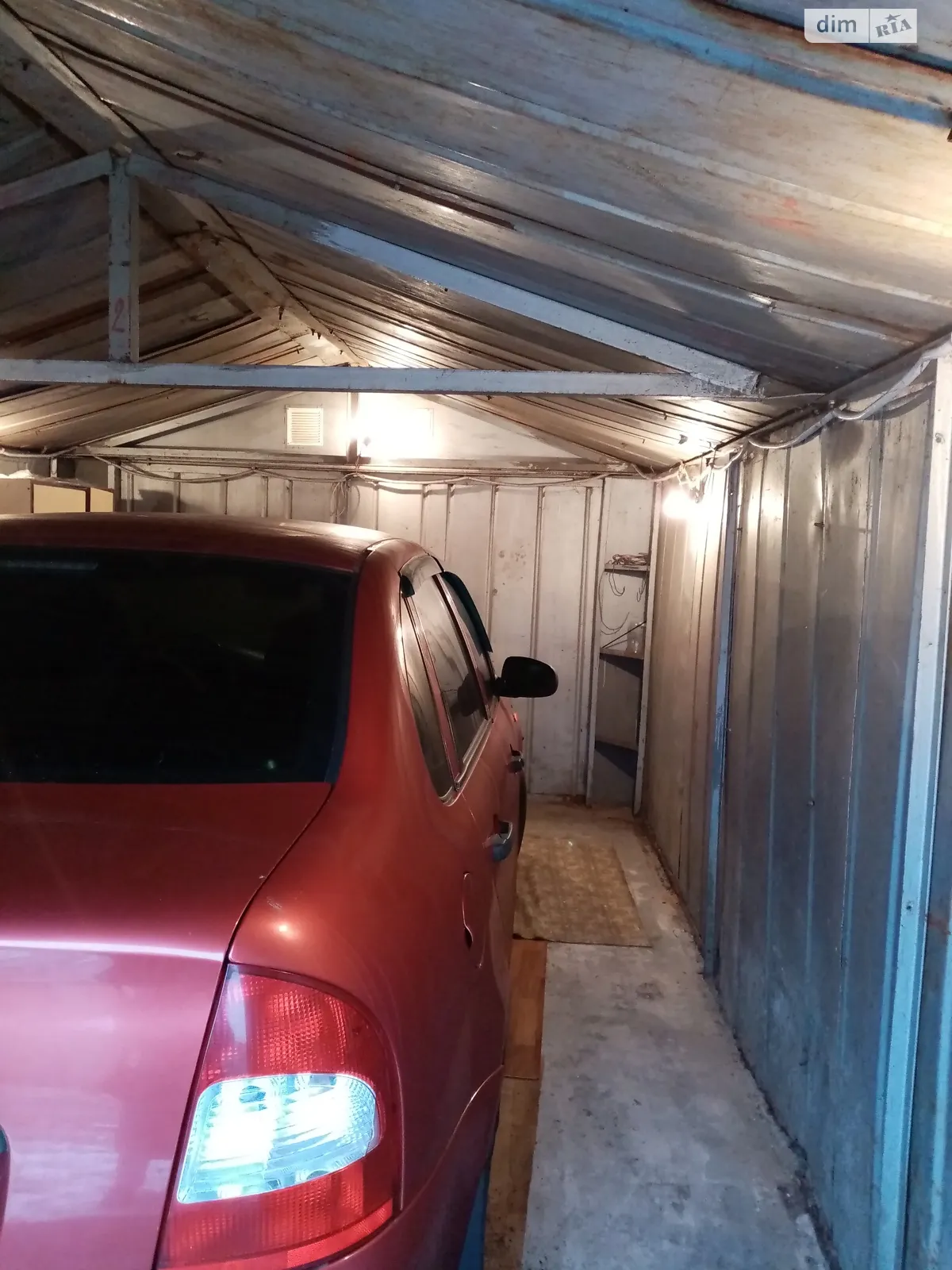 Сдается в аренду место в гаражном кооперативе под легковое авто на 20 кв. м, цена: 4000 грн - фото 1