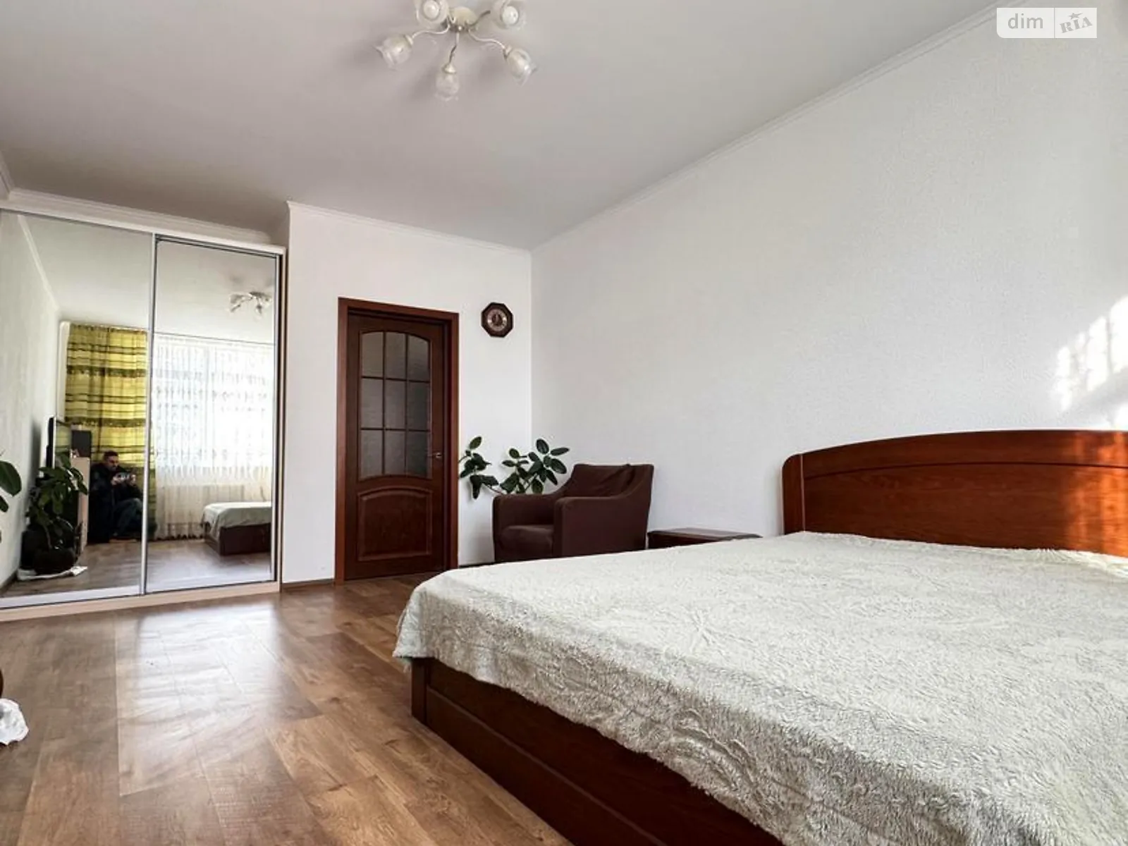 Продается 1-комнатная квартира 49 кв. м в Киеве, ул. Воскресенская, 14Б - фото 1