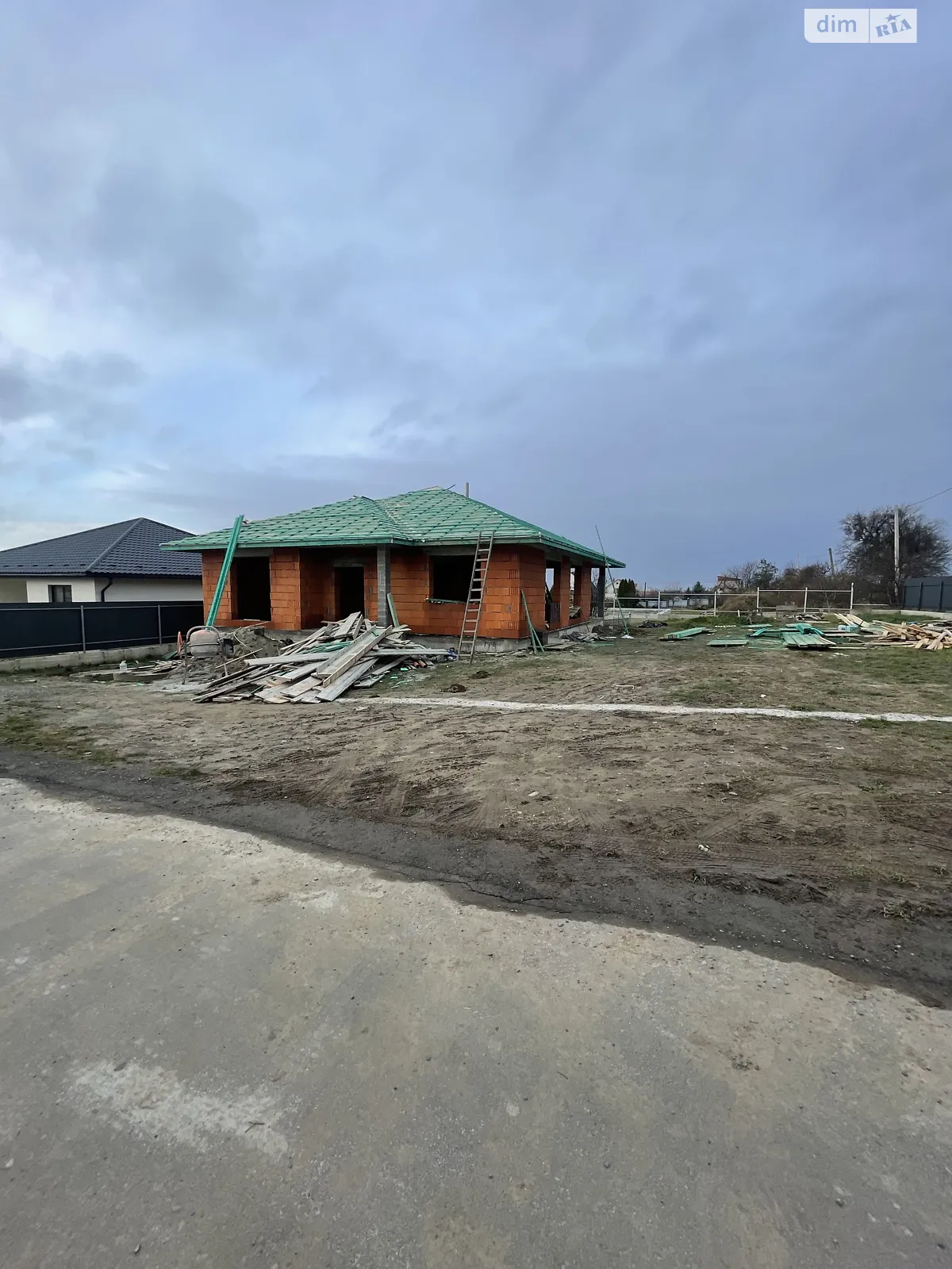 Продается одноэтажный дом 135 кв. м с беседкой, цена: 127000 $ - фото 1