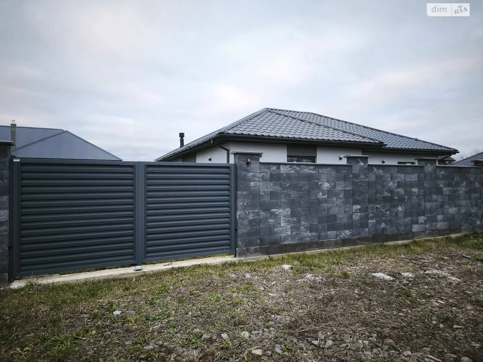 Продается одноэтажный дом 120 кв. м с гаражом, цена: 125000 $ - фото 1