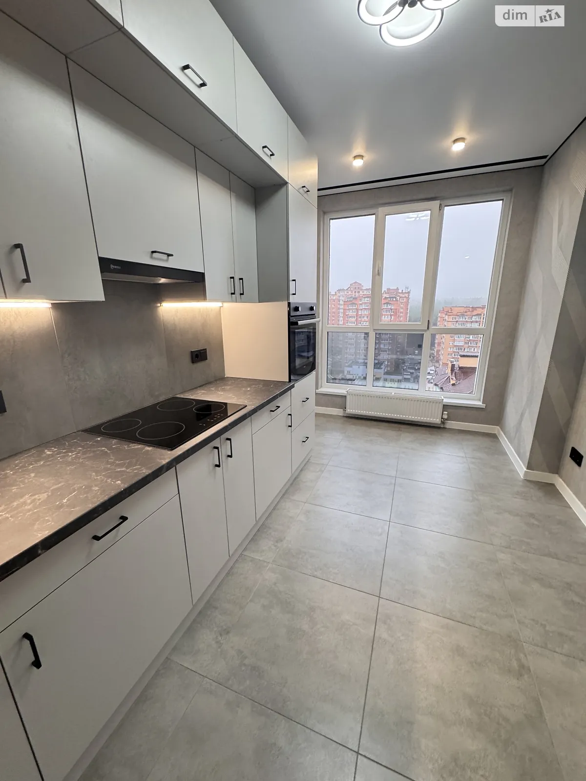 Продается 1-комнатная квартира 39 кв. м в Ирпене, ул. Литературная(Чехова), 27 - фото 1