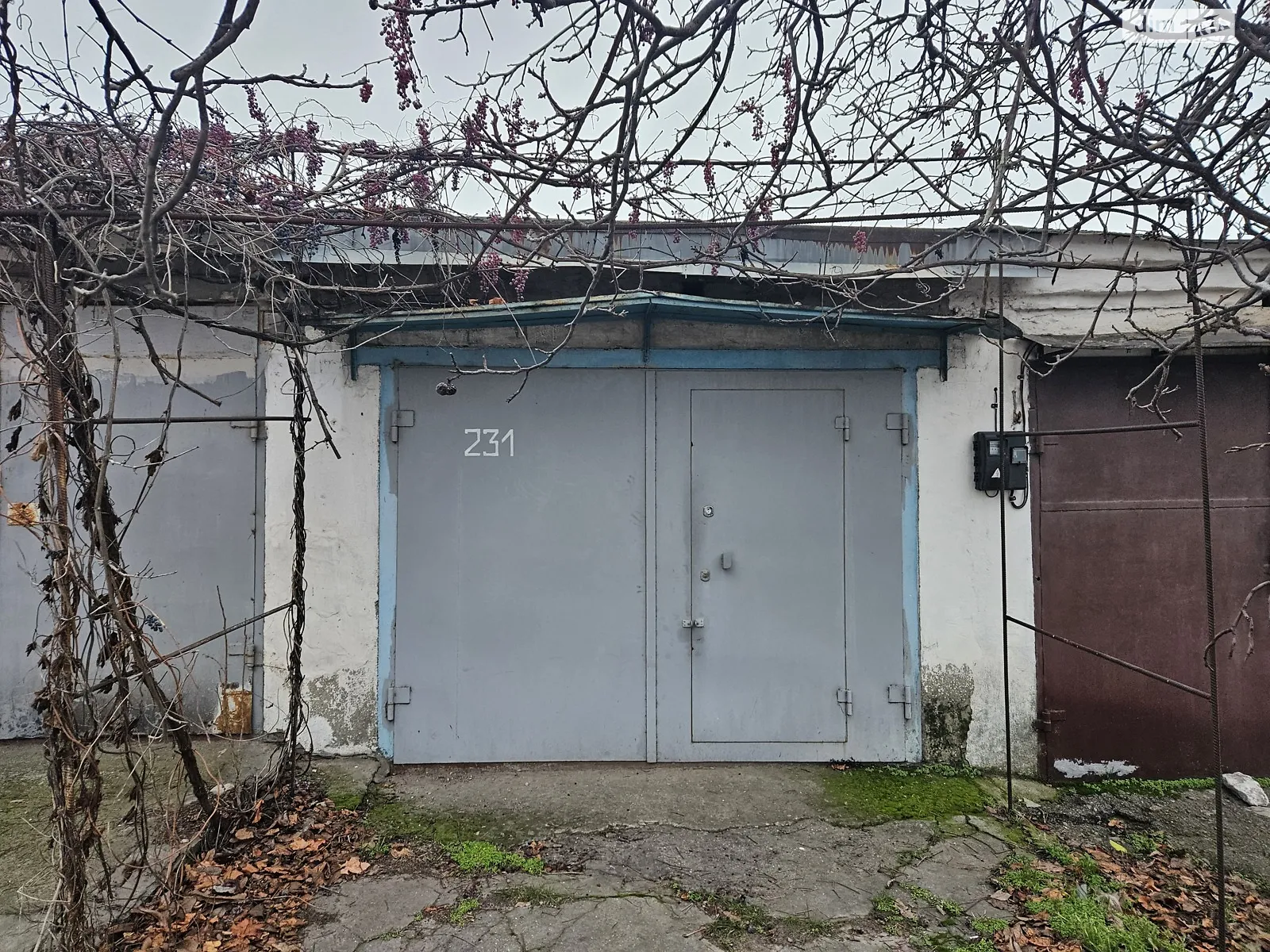 Продается место в гаражном кооперативе под легковое авто на 20 кв. м, цена: 7000 $ - фото 1