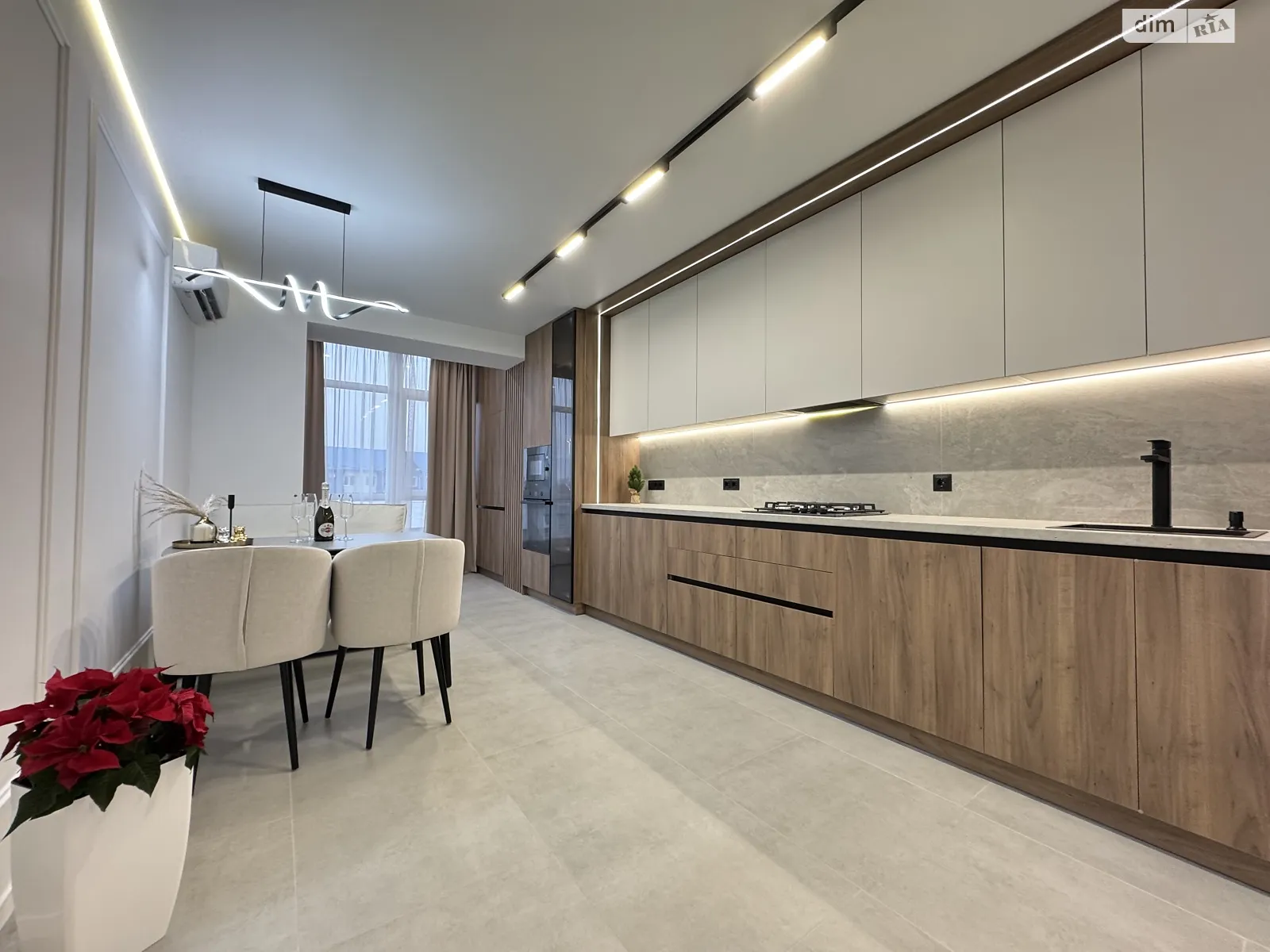 Продається 2-кімнатна квартира 64 кв. м у Івано-Франківську, вул. Височана Семена, 20 - фото 1