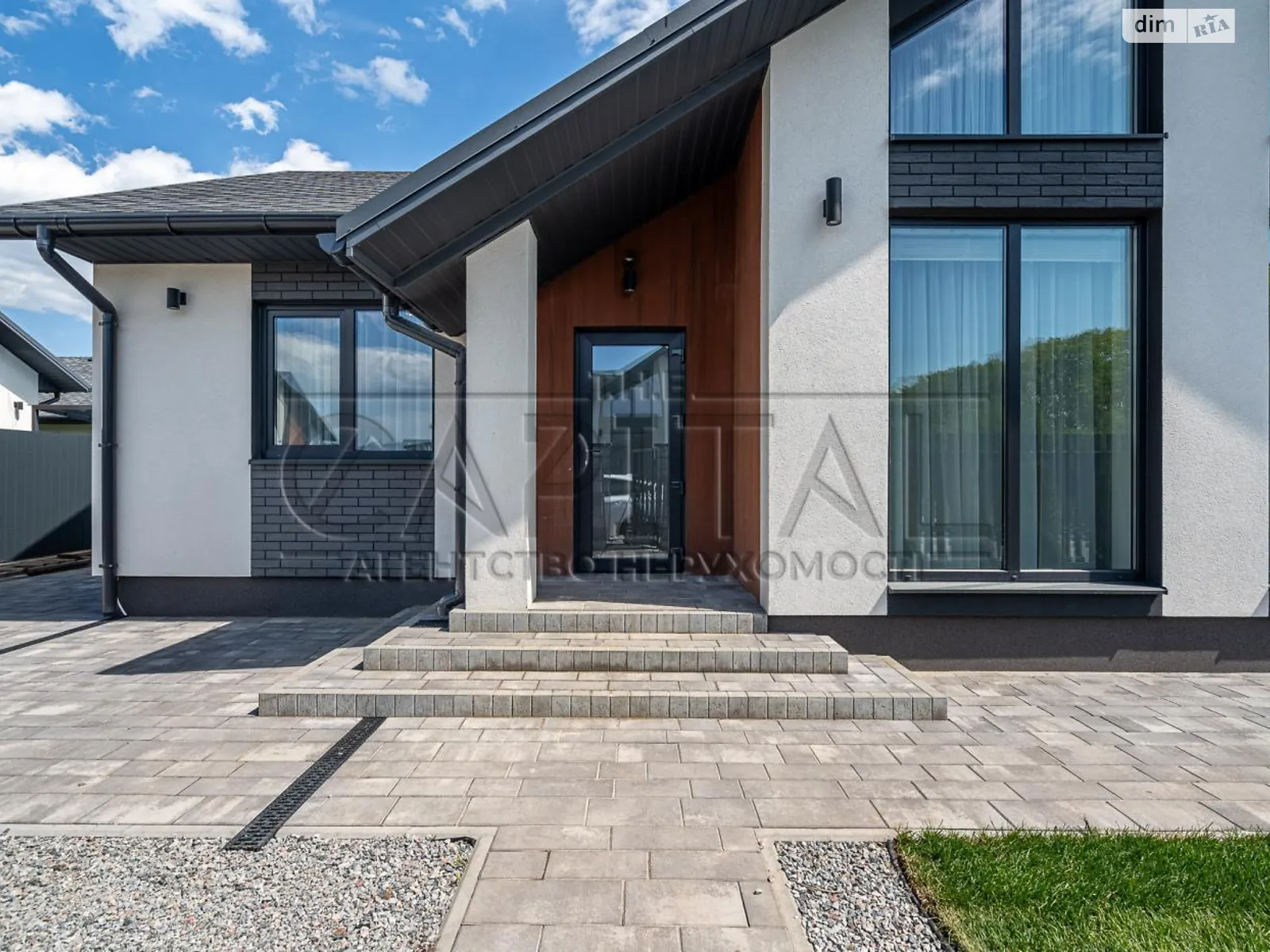 Сдается в аренду одноэтажный дом 120 кв. м с камином, цена: 2400 $ - фото 1