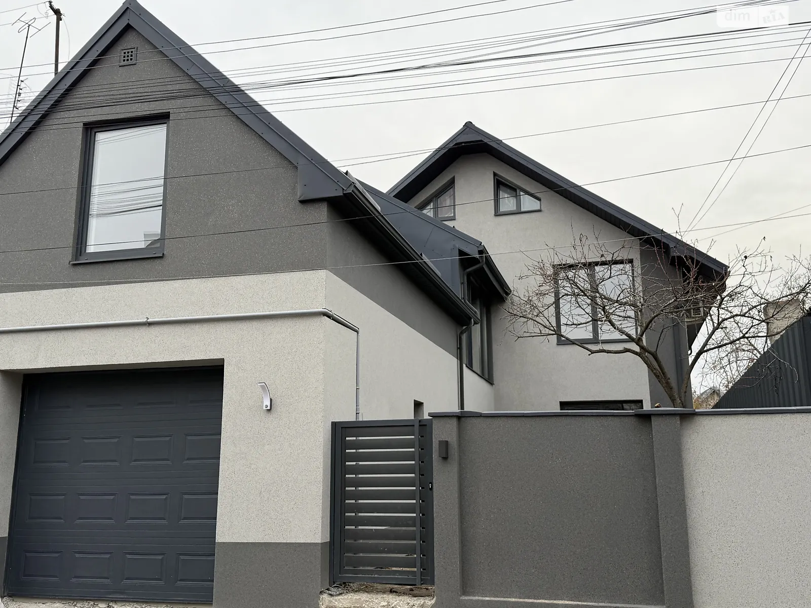 Продается дом на 2 этажа 229.5 кв. м с бассейном, цена: 330000 $ - фото 1