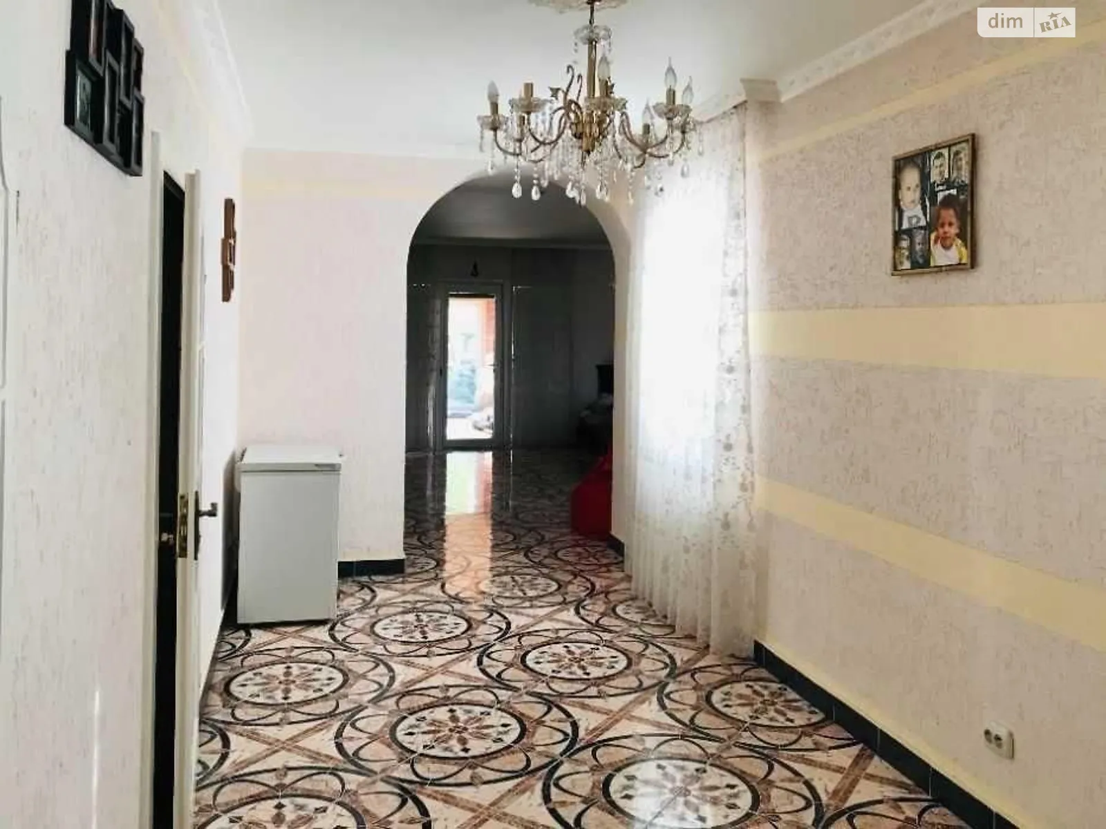 Продается дом на 2 этажа 300 кв. м с гаражом, цена: 155000 $ - фото 1