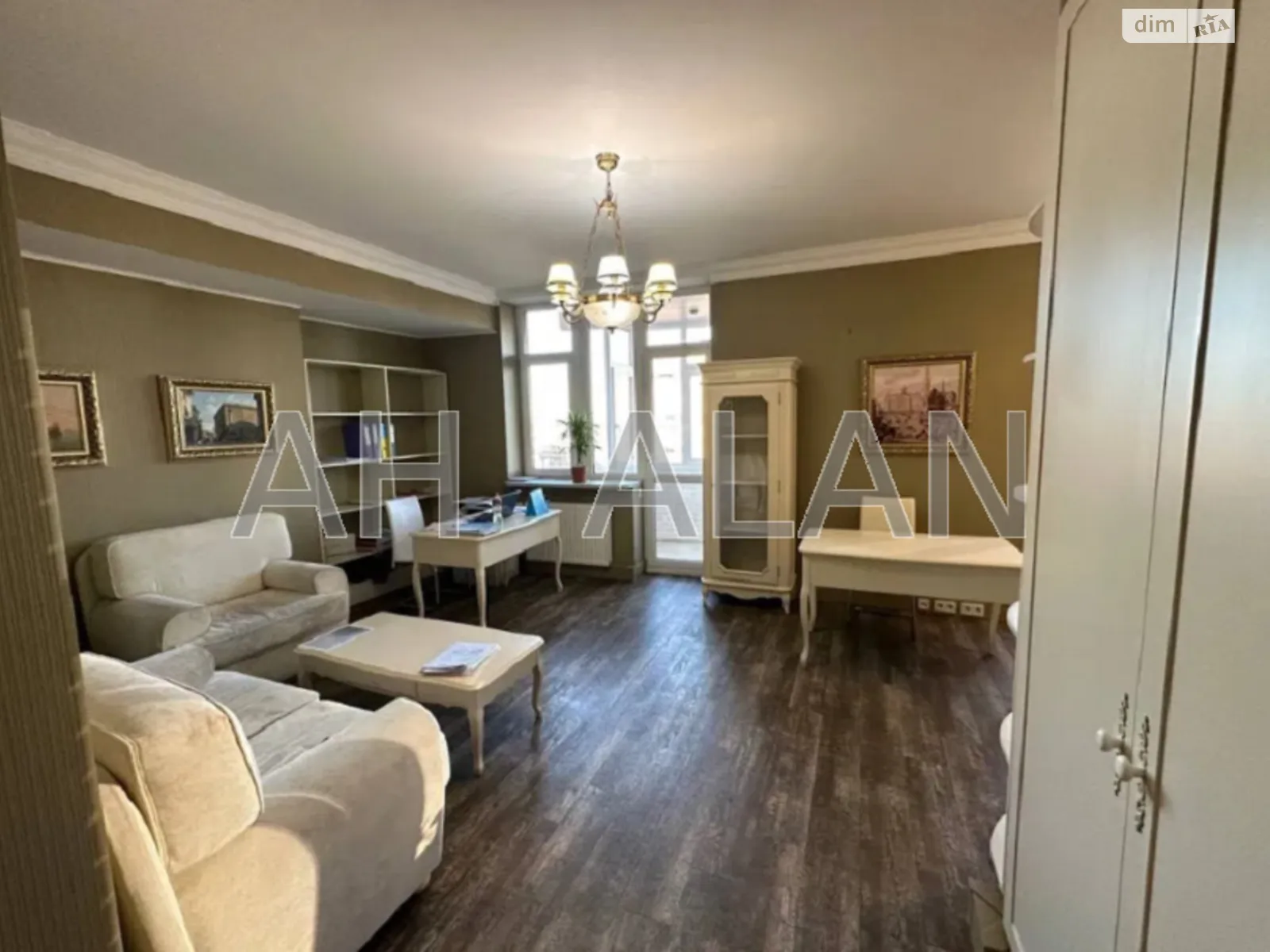 Сдается в аренду офис 90 кв. м в бизнес-центре, цена: 1400 $ - фото 1