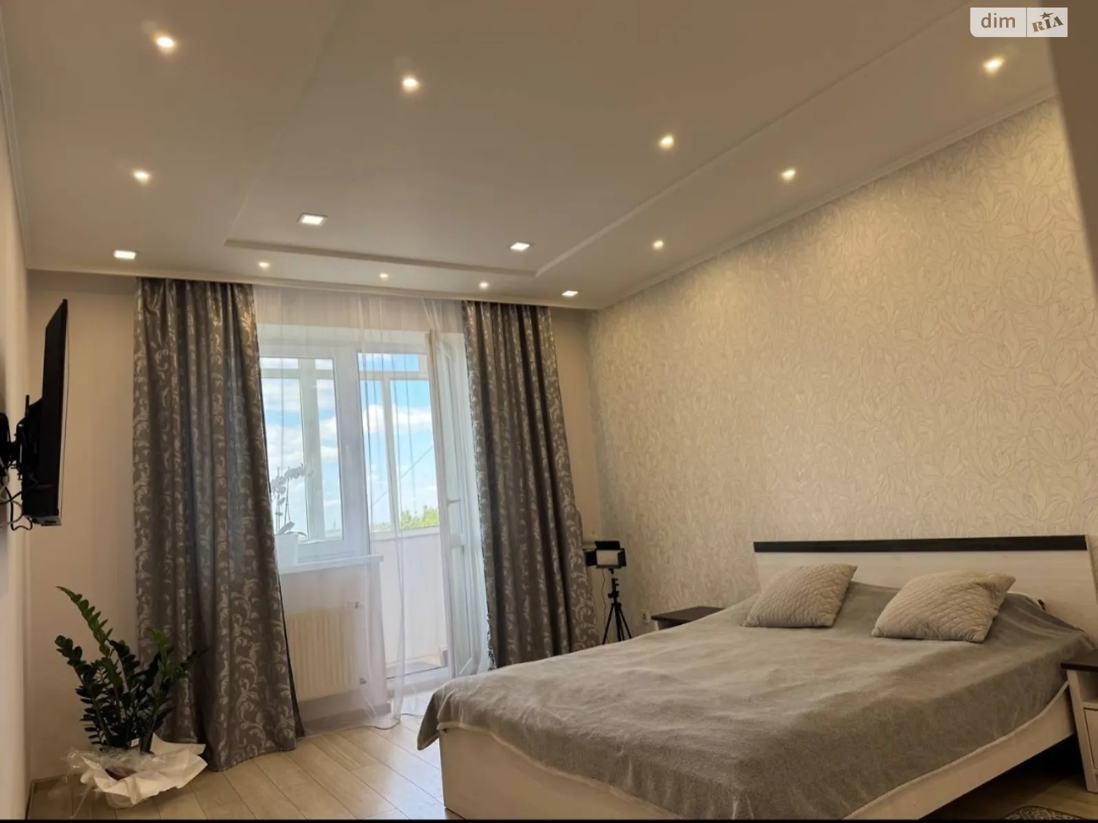 Сдается в аренду 1-комнатная квартира 47 кв. м в Львове, ул. Кравченко Ульяны - фото 1