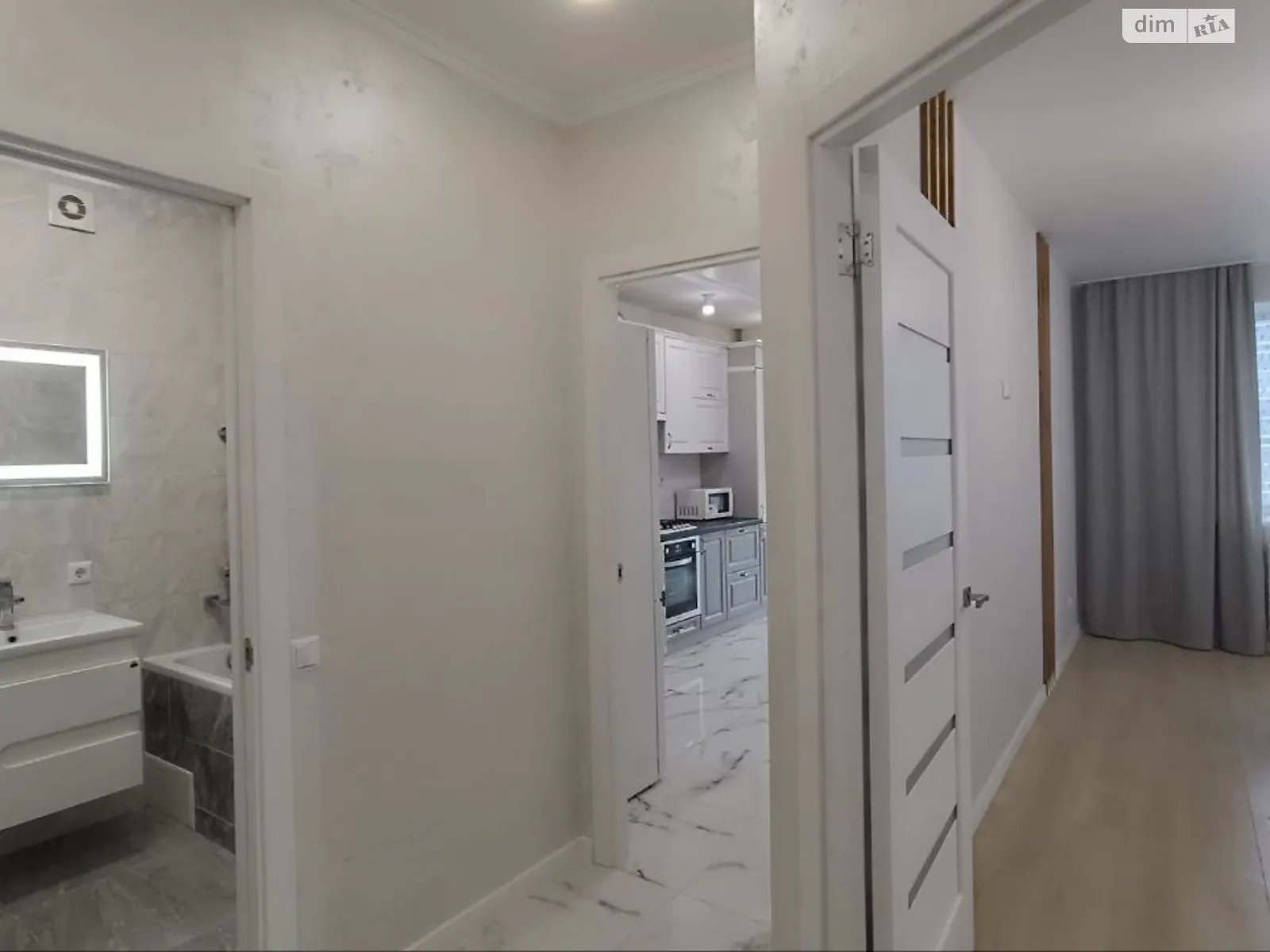 Продается 1-комнатная квартира 45.7 кв. м в Ивано-Франковске, ул. Высочана Семена - фото 1