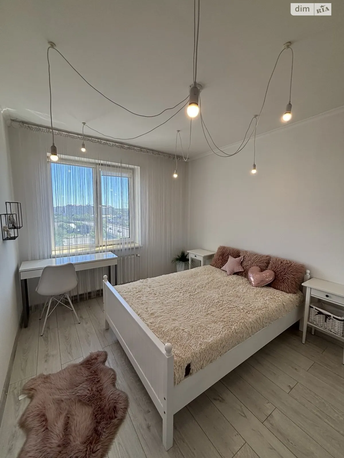 Продається 2-кімнатна квартира 68 кв. м у Івано-Франківську, вул. Залізнична, 4В - фото 1