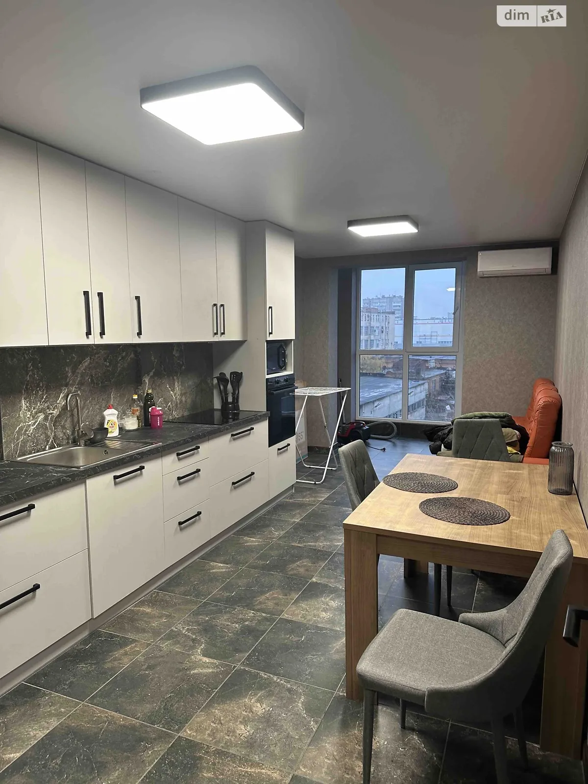 Сдается в аренду 1-комнатная квартира 50 кв. м в Виннице, ул. Константина Василенко, 14В - фото 1