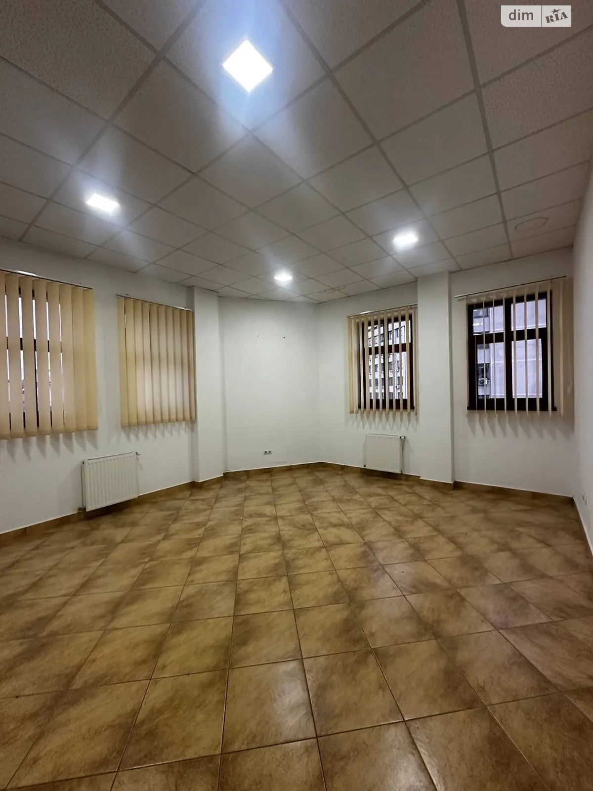 Здається в оренду офіс 25 кв. м в бізнес-центрі, цена: 11000 грн - фото 1