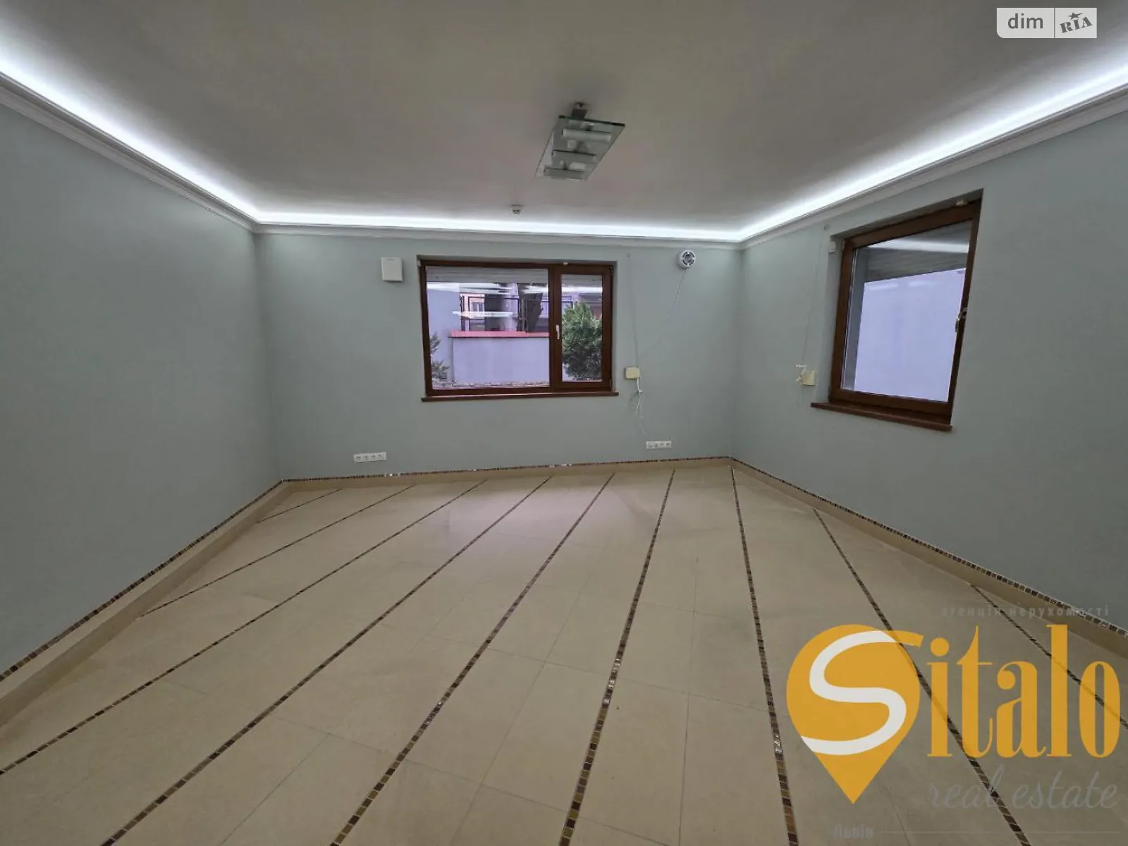 Сдается в аренду офис 61 кв. м в бизнес-центре, цена: 550 $ - фото 1