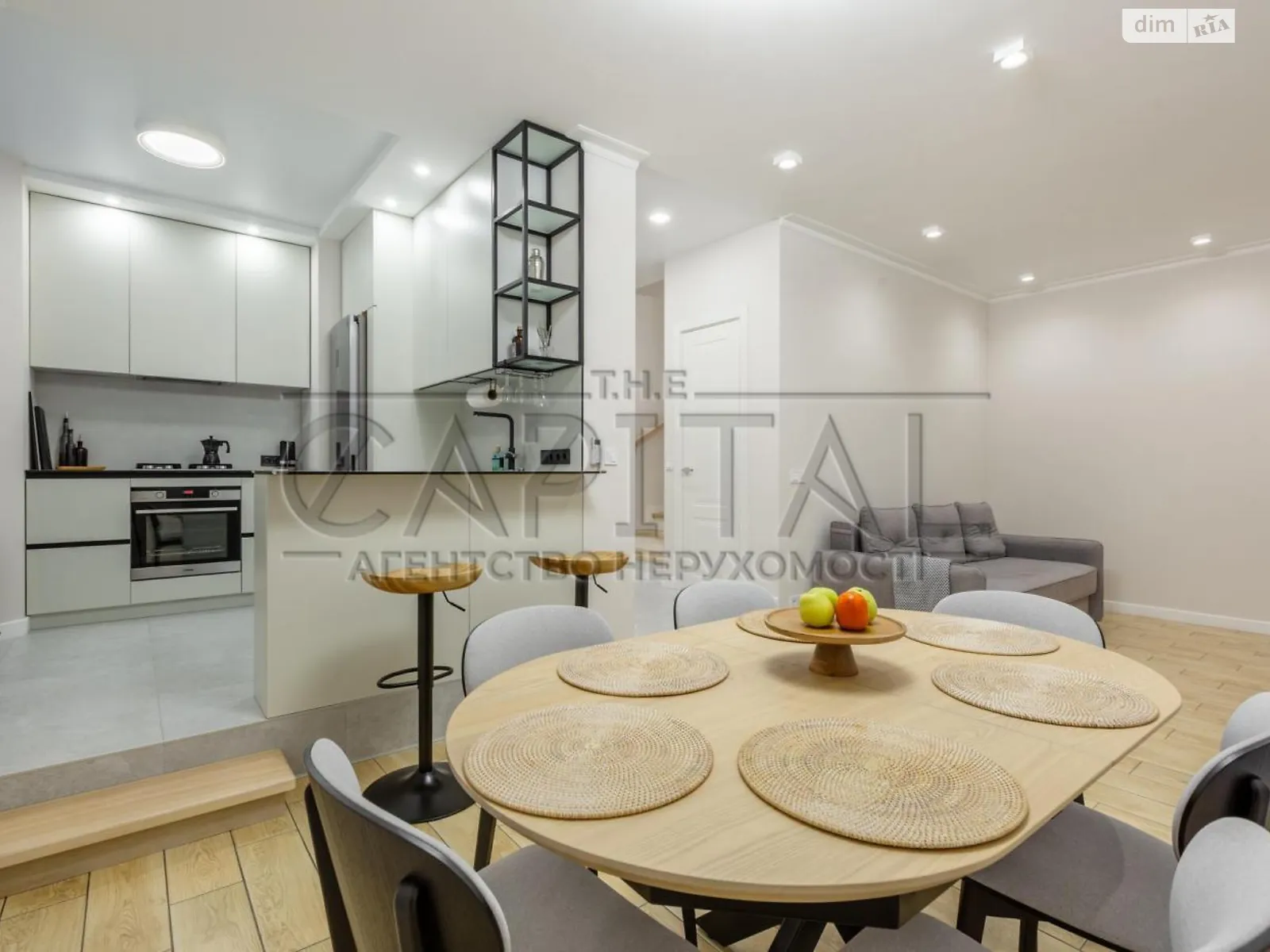 Сдается в аренду дом на 3 этажа 150 кв. м с мебелью, цена: 1500 $ - фото 1