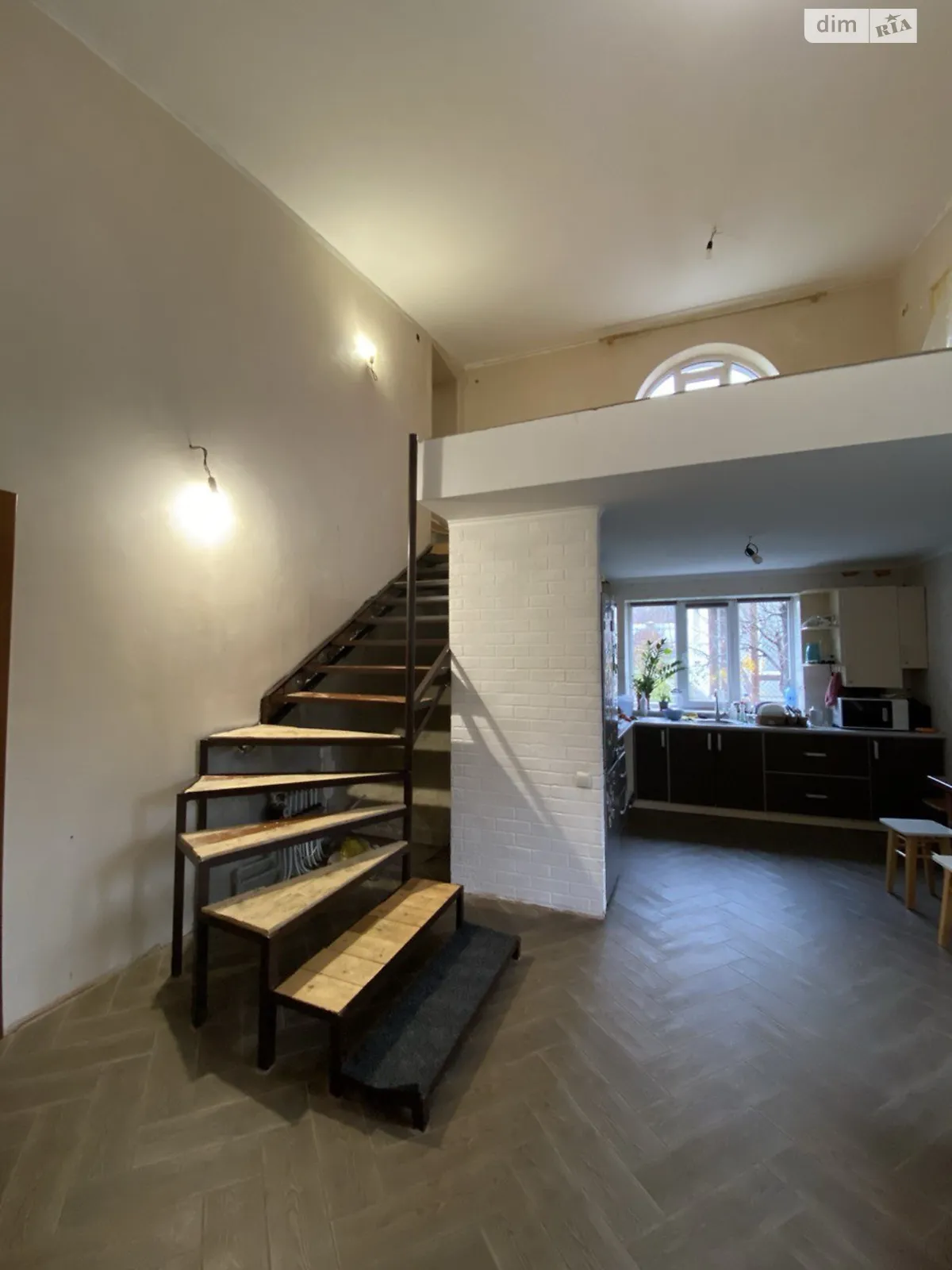 Продается дом на 2 этажа 118 кв. м с бассейном, цена: 50000 $ - фото 1