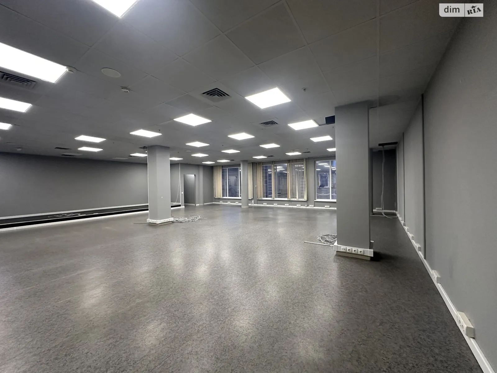 Сдается в аренду офис 575 кв. м в бизнес-центре, цена: 8625 $ - фото 1