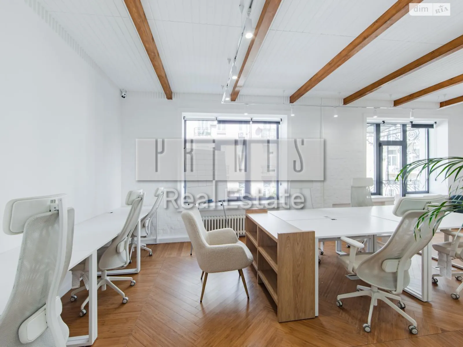 Сдается в аренду офис 80 кв. м в бизнес-центре, цена: 2500 $ - фото 1