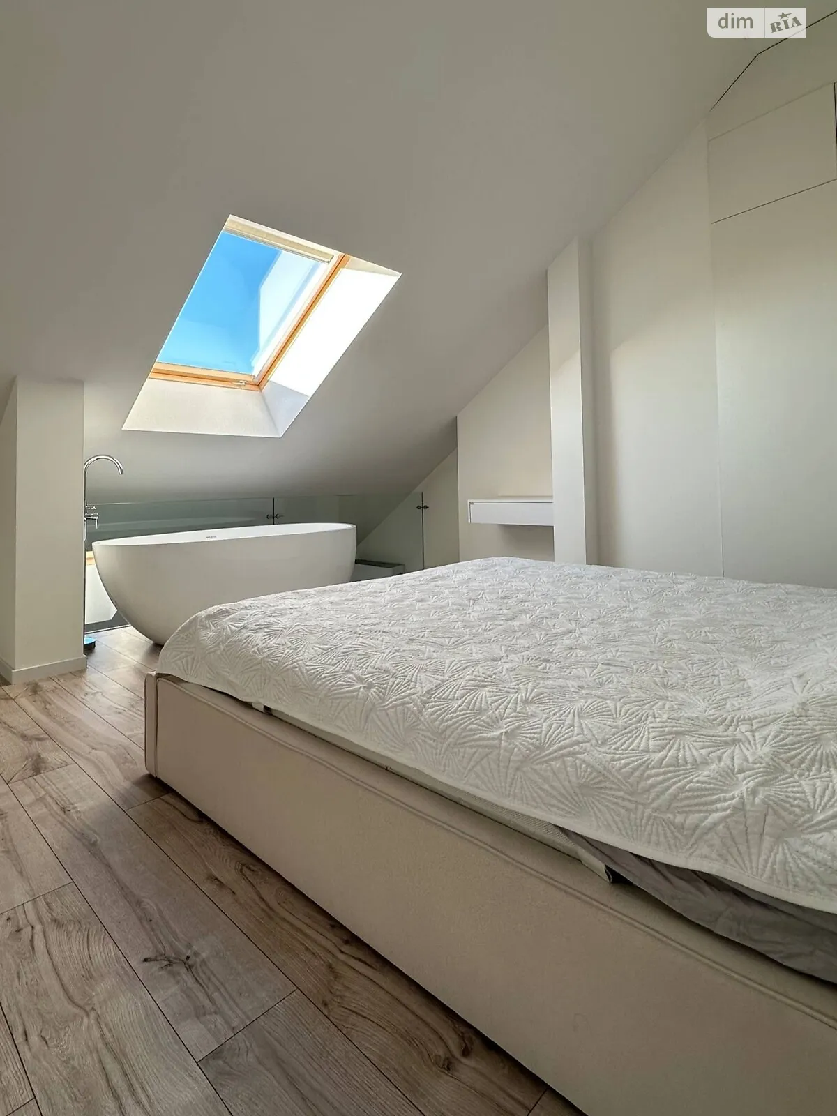 Продается 1-комнатная квартира 76.3 кв. м в Львове, ул. Стрыйская, 111Г - фото 1