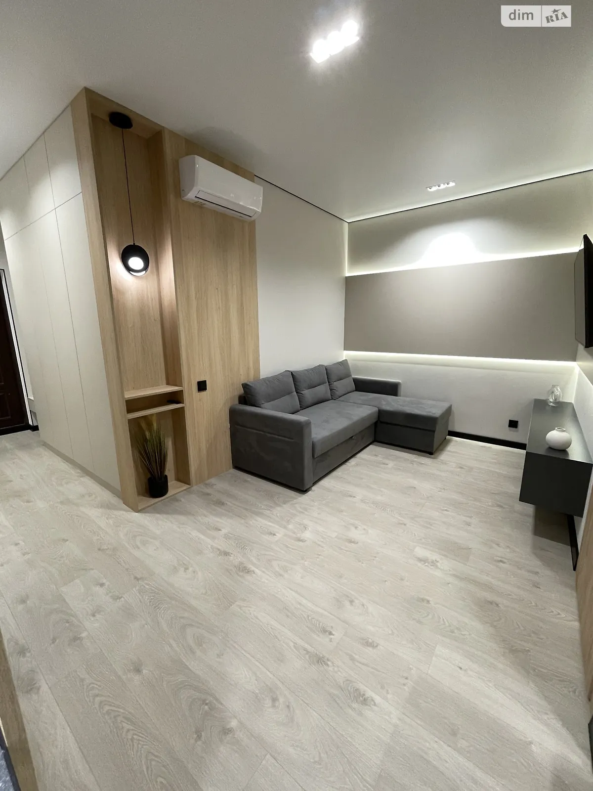 Продается 1-комнатная квартира 42 кв. м в Одессе, ул. Краснова, 1В корпус 66 - фото 1