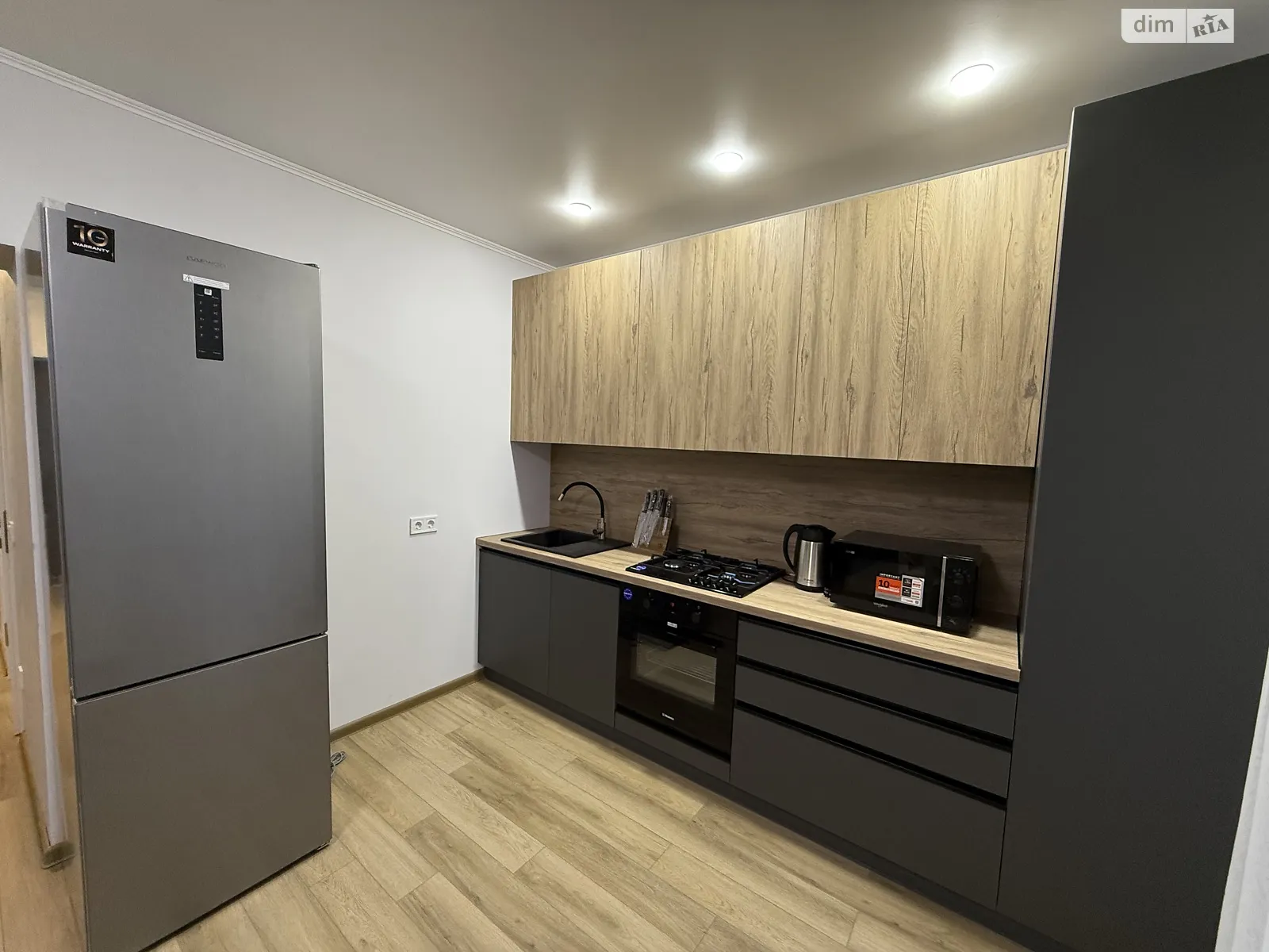 Сдается в аренду дом на 2 этажа 100 кв. м с верандой, цена: 1000 $ - фото 1