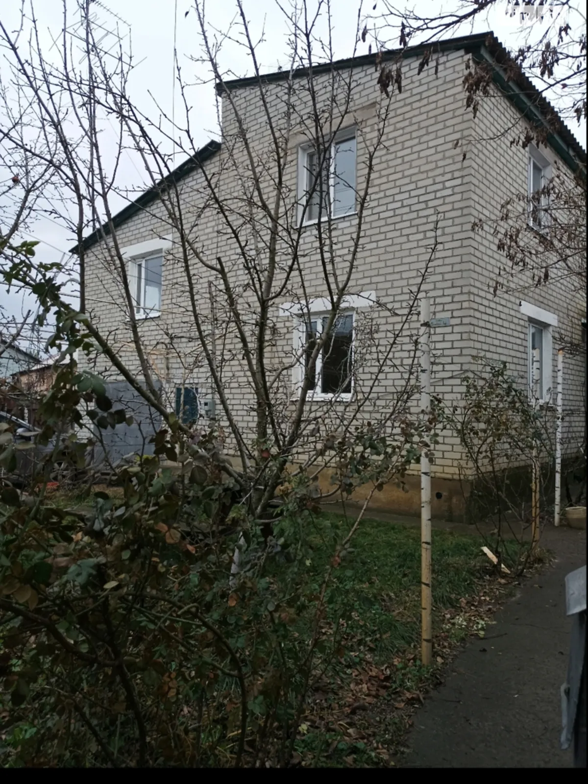 Продается дом на 2 этажа 200 кв. м с подвалом, цена: 45000 $ - фото 1