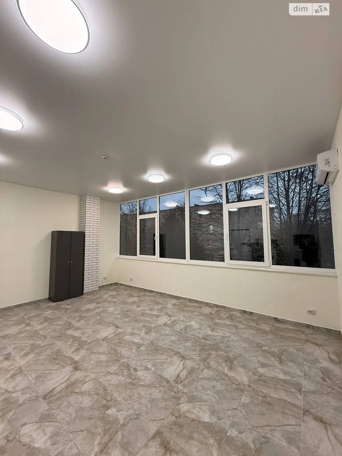 Сдается в аренду офис 29 кв. м в бизнес-центре, цена: 8000 грн - фото 1