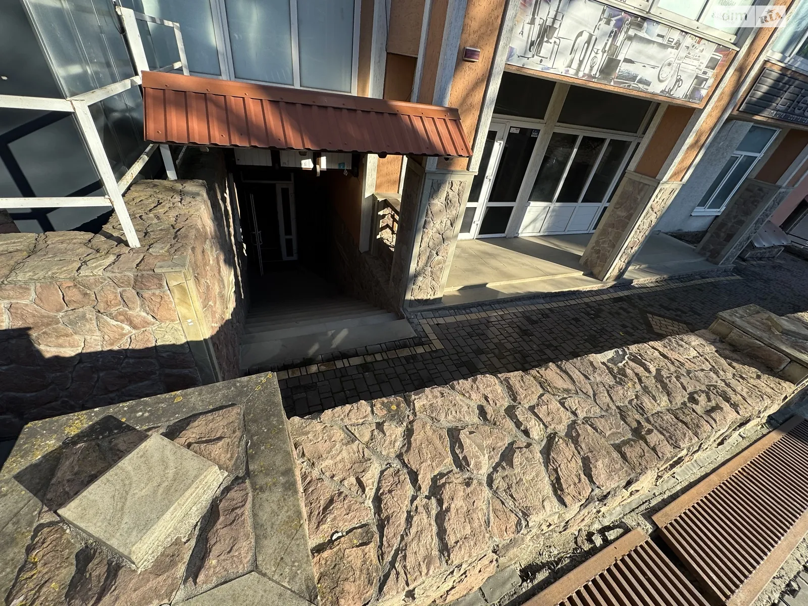 Сдается в аренду офис 80 кв. м в бизнес-центре, цена: 18000 $ - фото 1