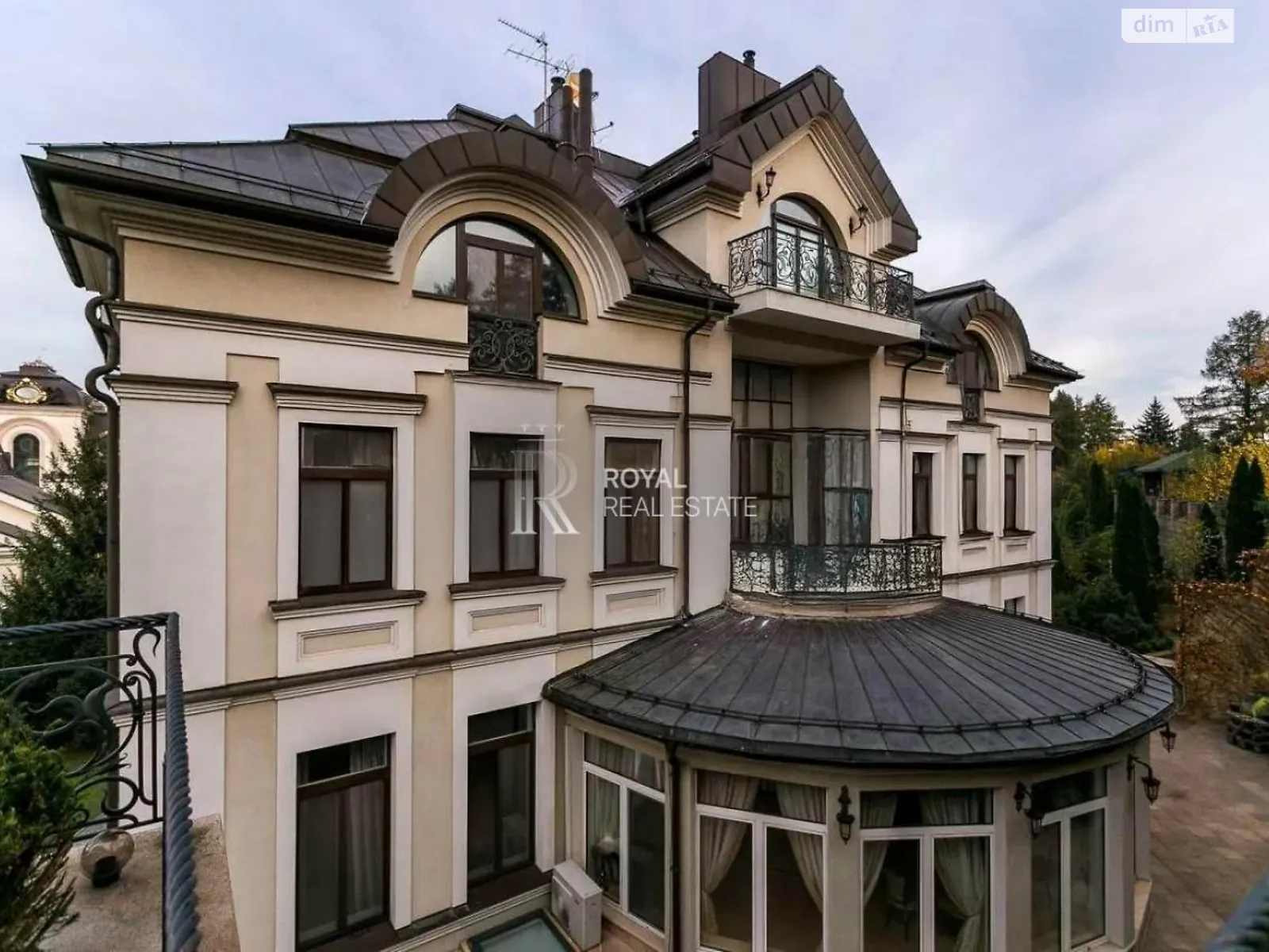 Сдается в аренду дом на 3 этажа 1000 кв. м с гаражом, цена: 8000 $ - фото 1