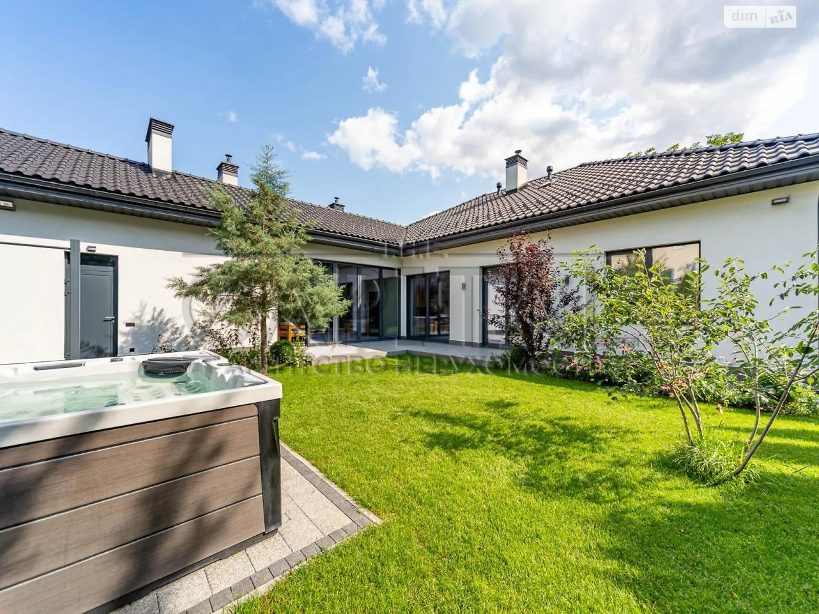 Продается одноэтажный дом 193.4 кв. м с садом, цена: 1000000 $ - фото 1