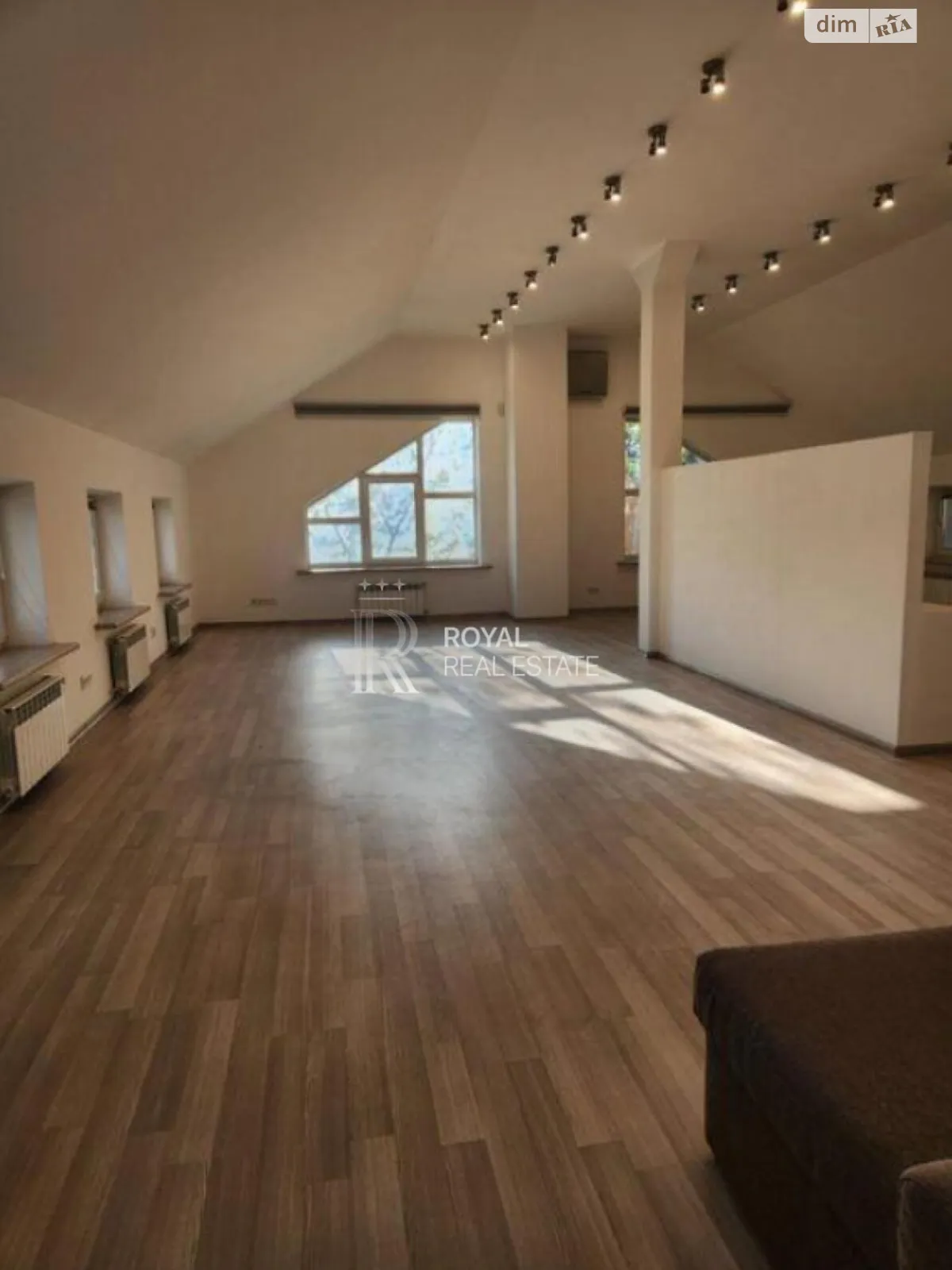 Сдается в аренду офис 620 кв. м в бизнес-центре, цена: 8000 $ - фото 1