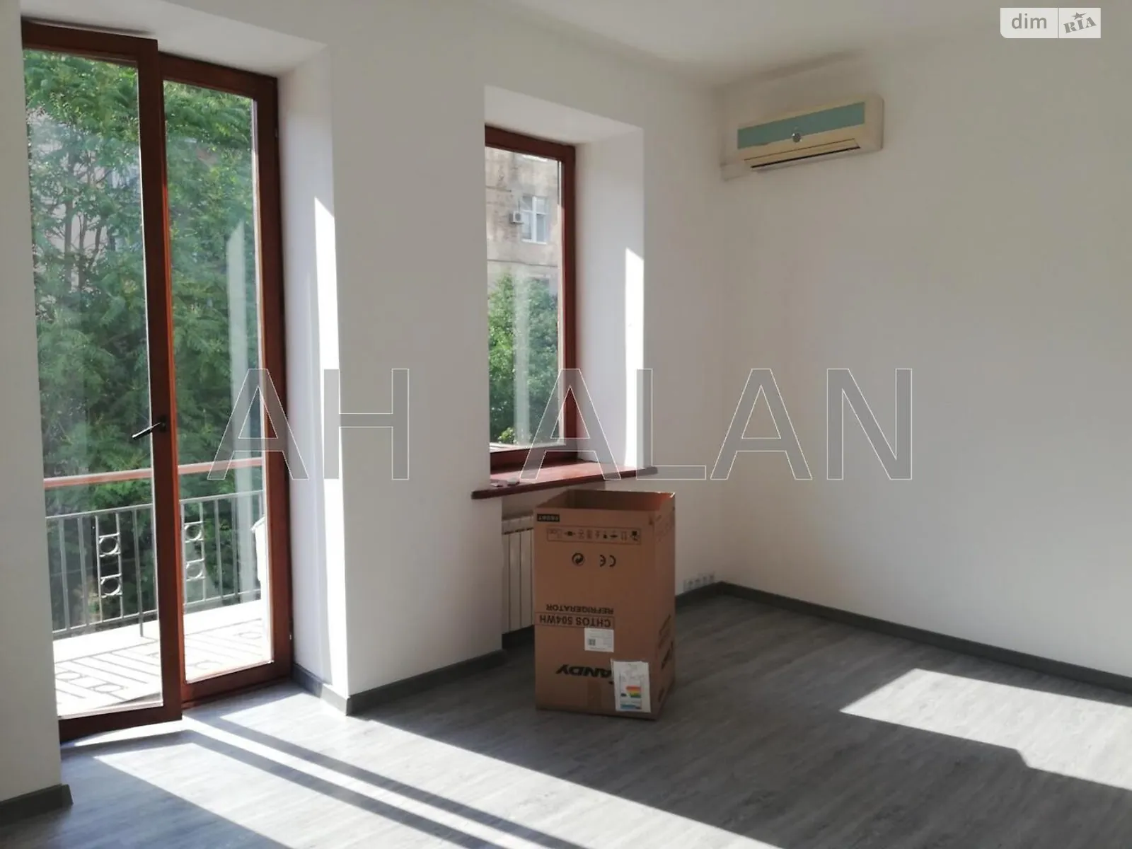 Сдается в аренду офис 102 кв. м в бизнес-центре, цена: 1300 $ - фото 1