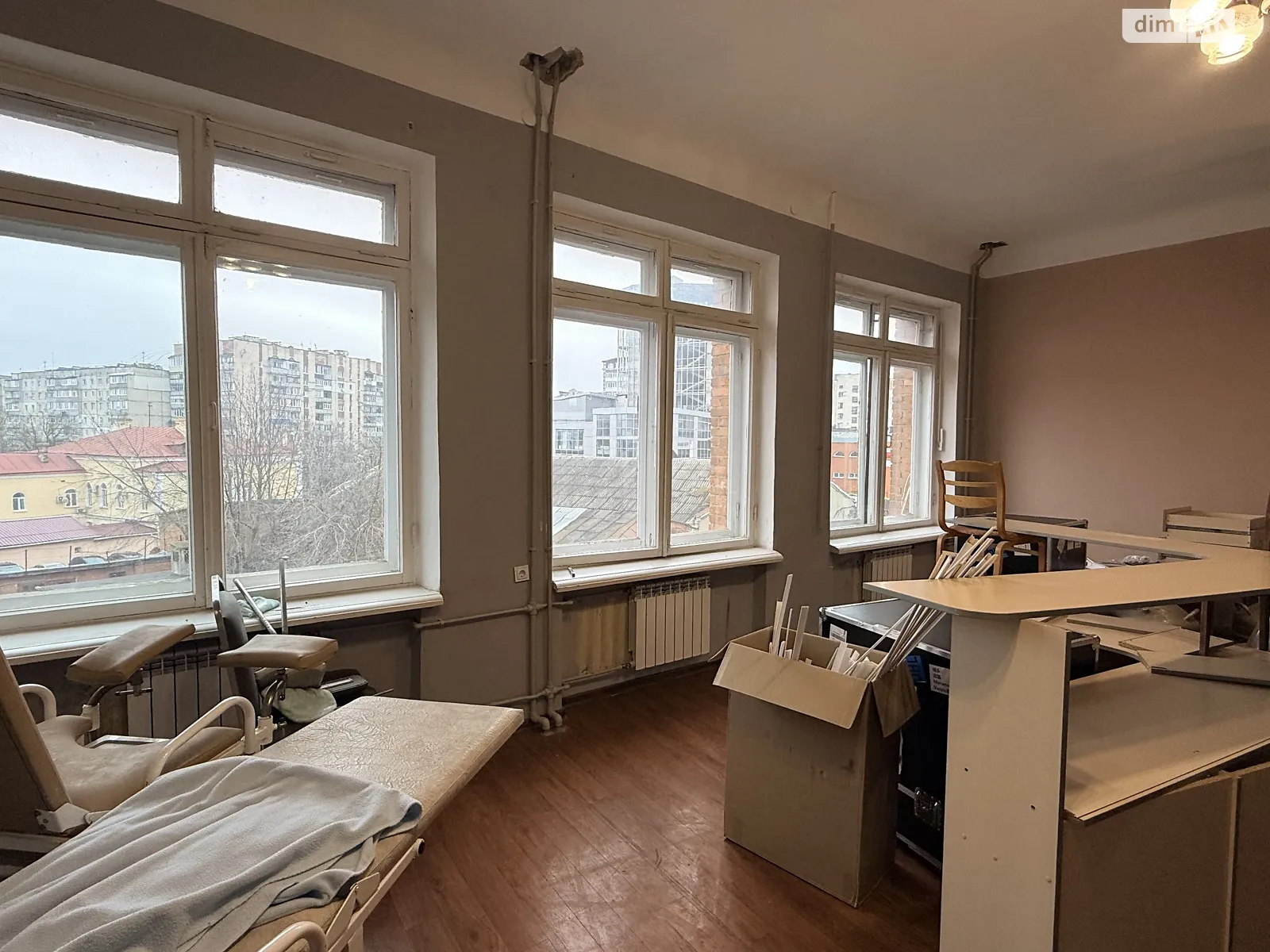 Сдается в аренду офис 42 кв. м в бизнес-центре, цена: 10500 грн - фото 1