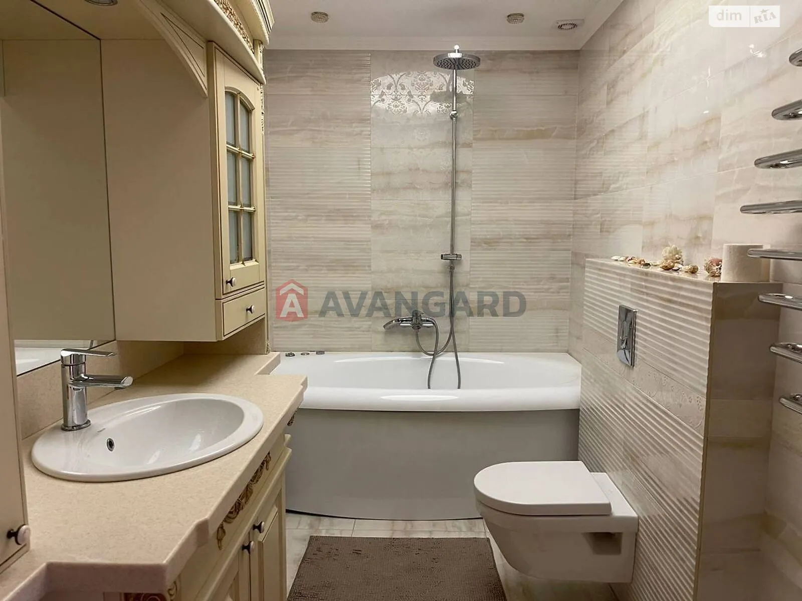 Продается дом на 3 этажа 360 кв. м с мансардой, цена: 280000 $ - фото 1