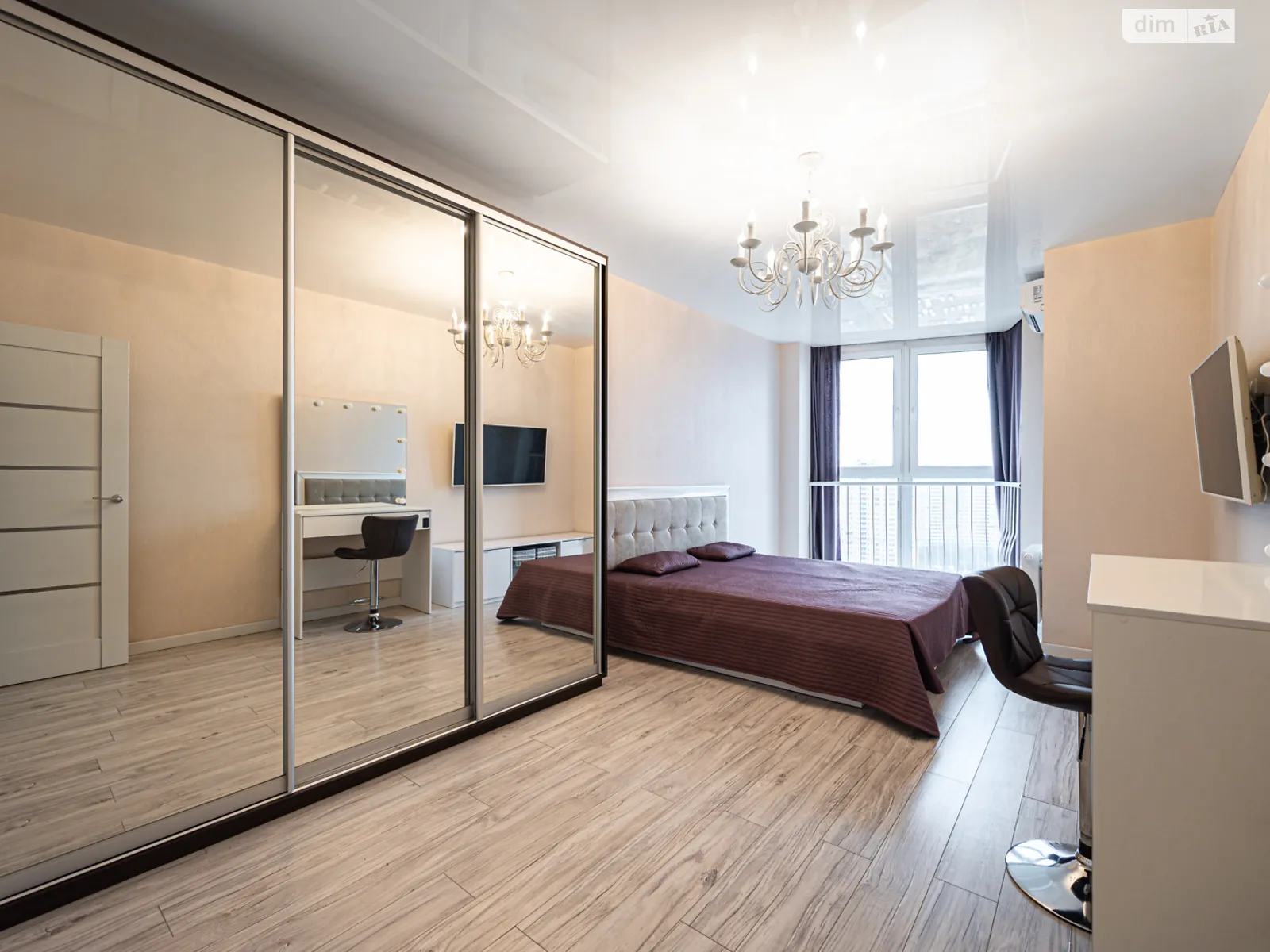 Продается 1-комнатная квартира 50 кв. м в Киеве, ул. Драгоманова, 2Б - фото 1