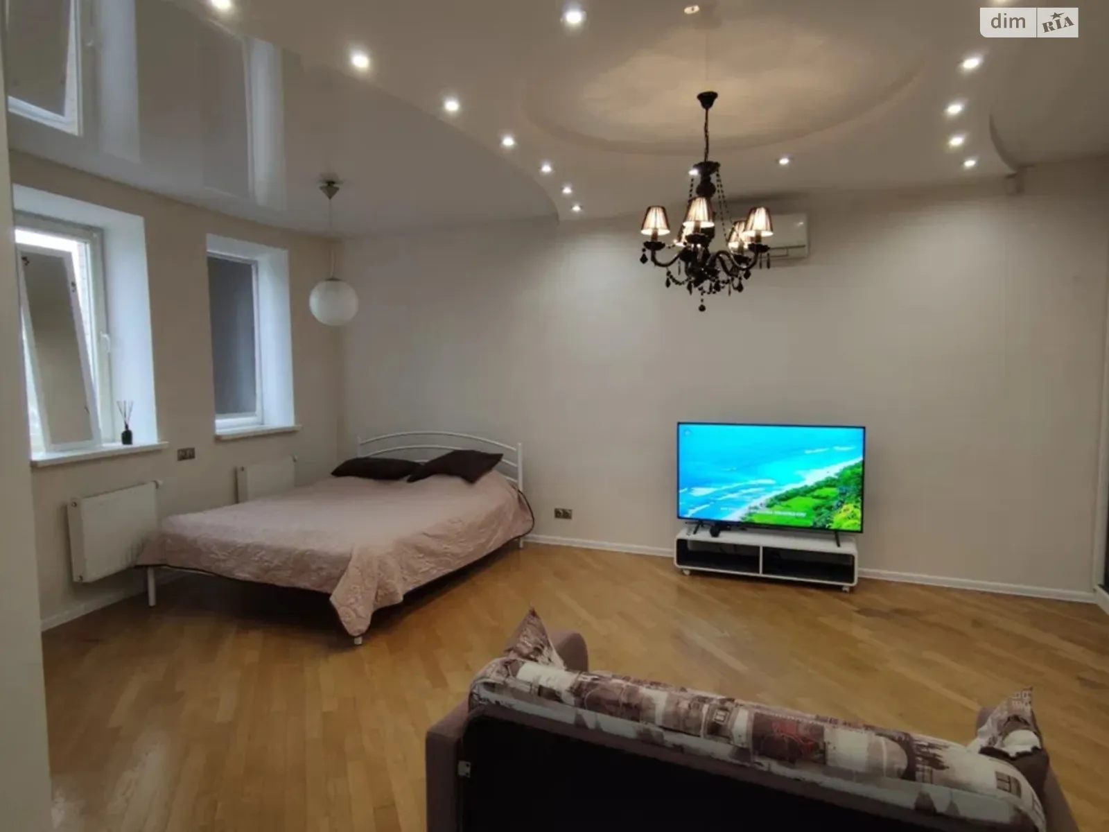 Продается 1-комнатная квартира 56.5 кв. м в Киеве, ул. Голосеевская, 13А - фото 1