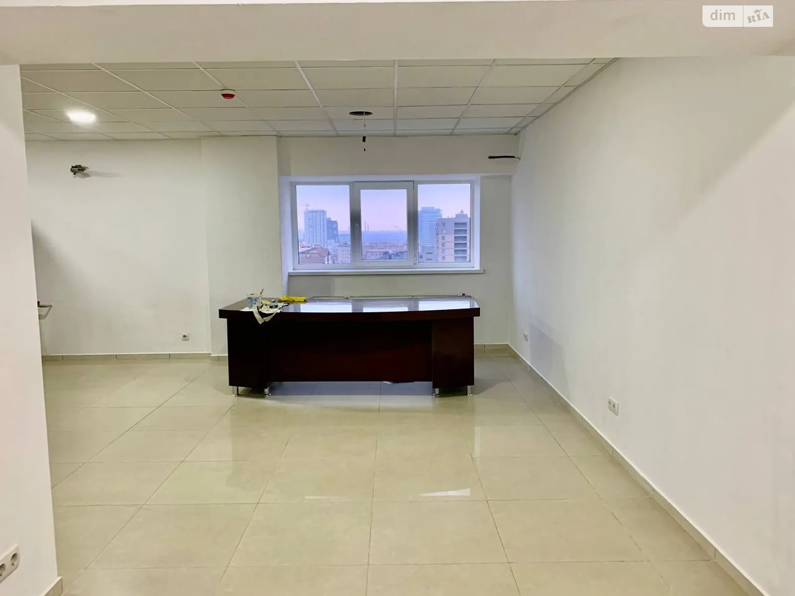 Сдается в аренду офис 52 кв. м в бизнес-центре, цена: 15600 грн - фото 1