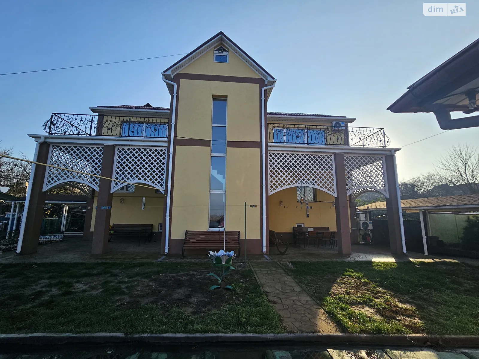 Продается дом на 3 этажа 231.5 кв. м с беседкой, цена: 130000 $ - фото 1