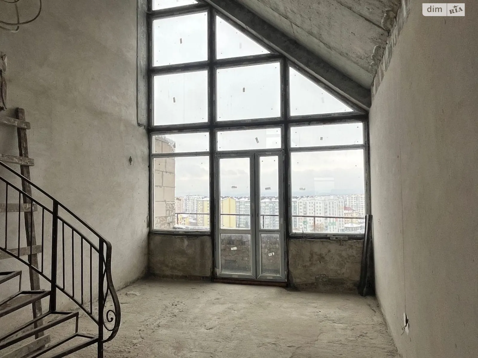 Продается 4-комнатная квартира 119 кв. м в Ивано-Франковске, ул. Довженко А. - фото 1