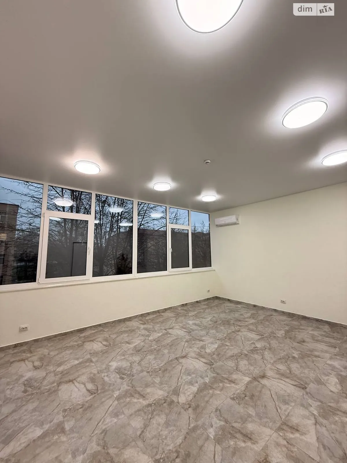 Здається в оренду офіс 28.9 кв. м в бізнес-центрі, цена: 8000 грн - фото 1