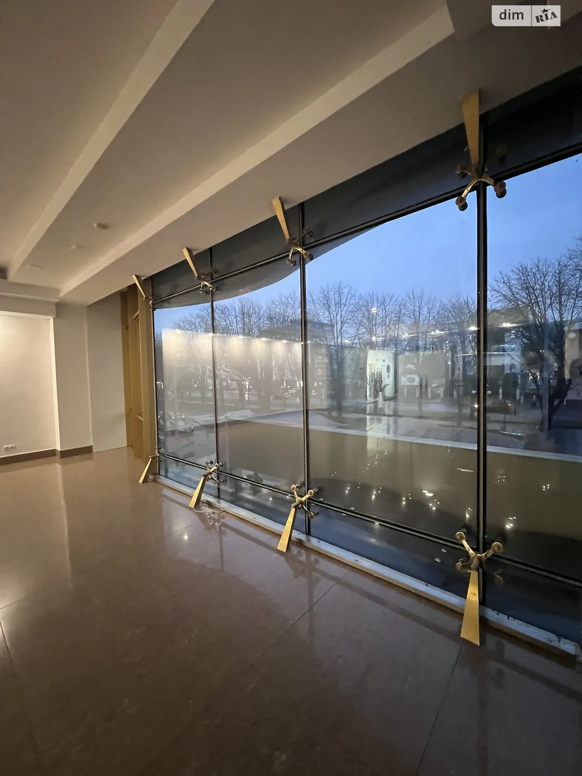 Здається в оренду офіс 60 кв. м в бізнес-центрі, цена: 37200 грн - фото 1