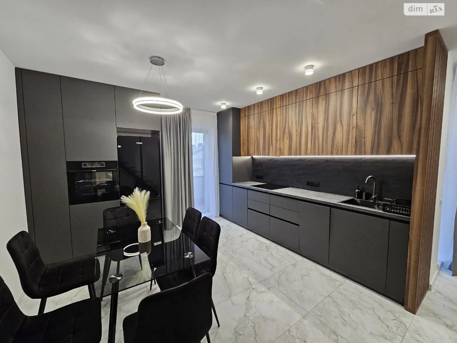 3-комнатная квартира 102.6 кв. м в Тернополе, ул. Франко Ивана - фото 1