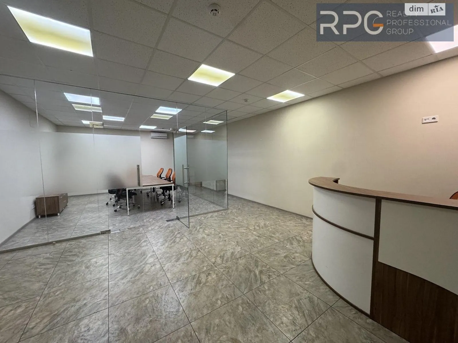 Сдается в аренду офис 235 кв. м в бизнес-центре, цена: 4935 $ - фото 1