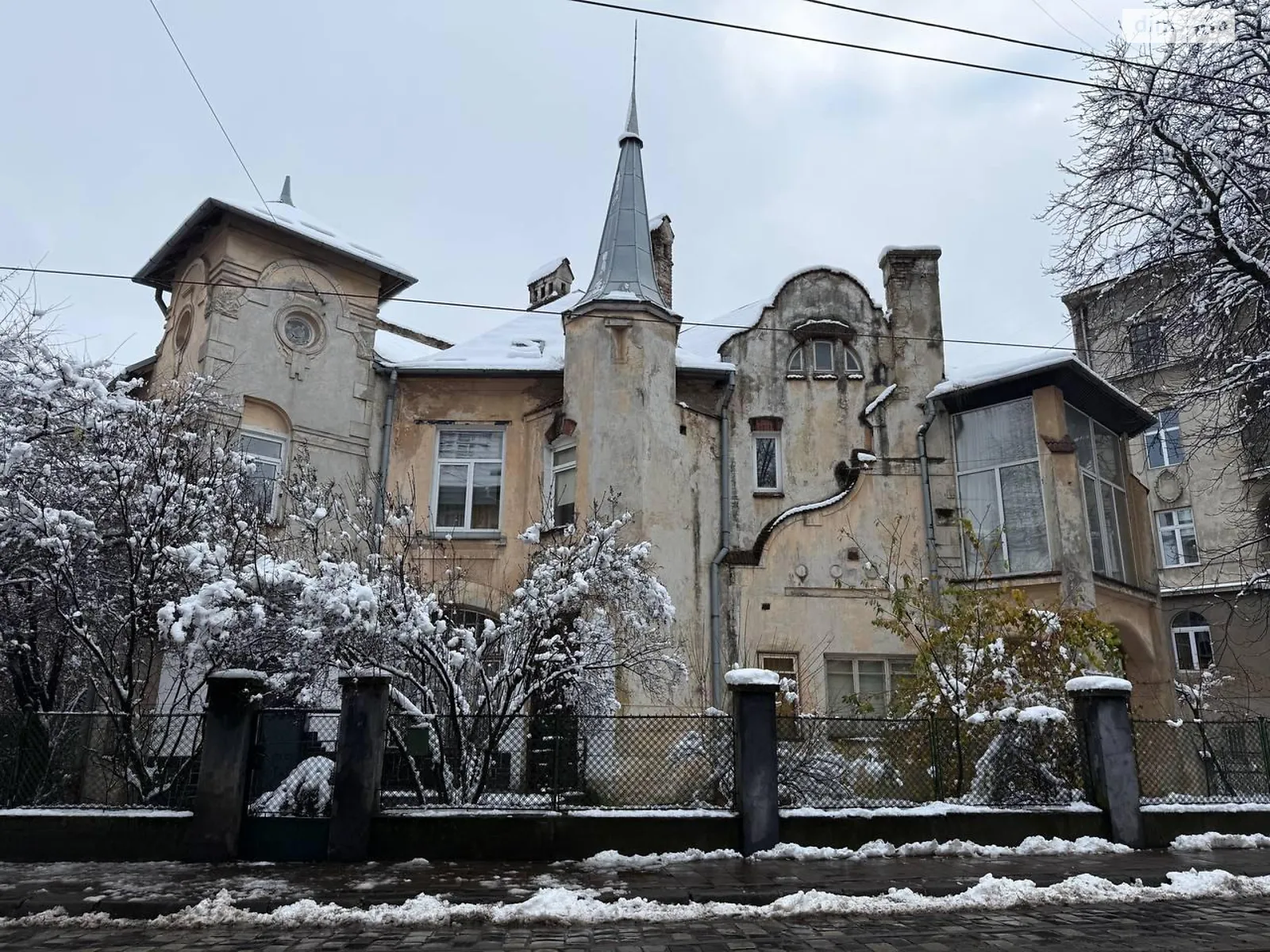 Продается дом на 2 этажа 340 кв. м с бассейном, цена: 800000 $ - фото 1