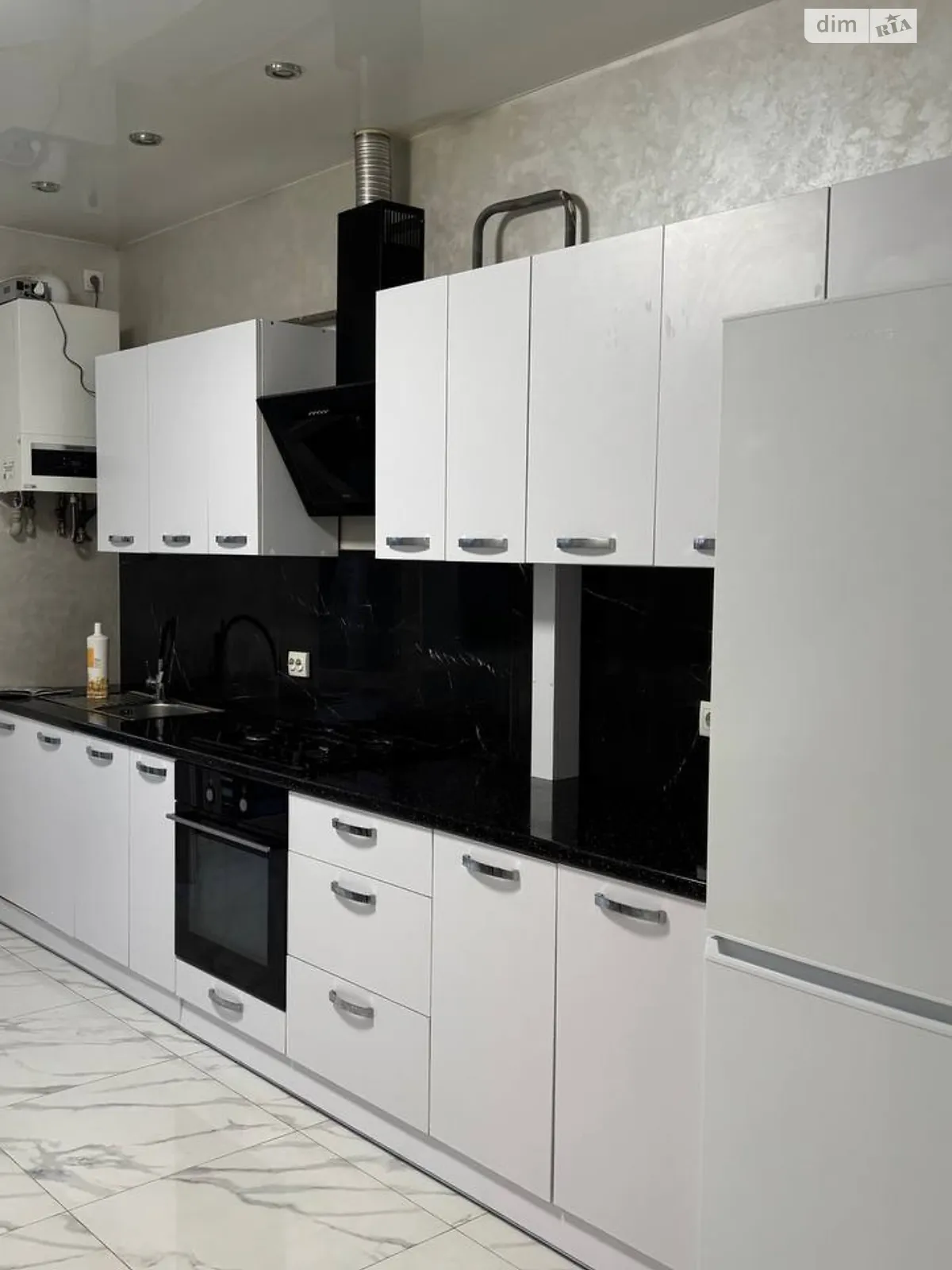 Продается 2-комнатная квартира 65.5 кв. м в Ивано-Франковске, ул. Гетьмана Ивана Мазепы, 164 корпус 2 - фото 1